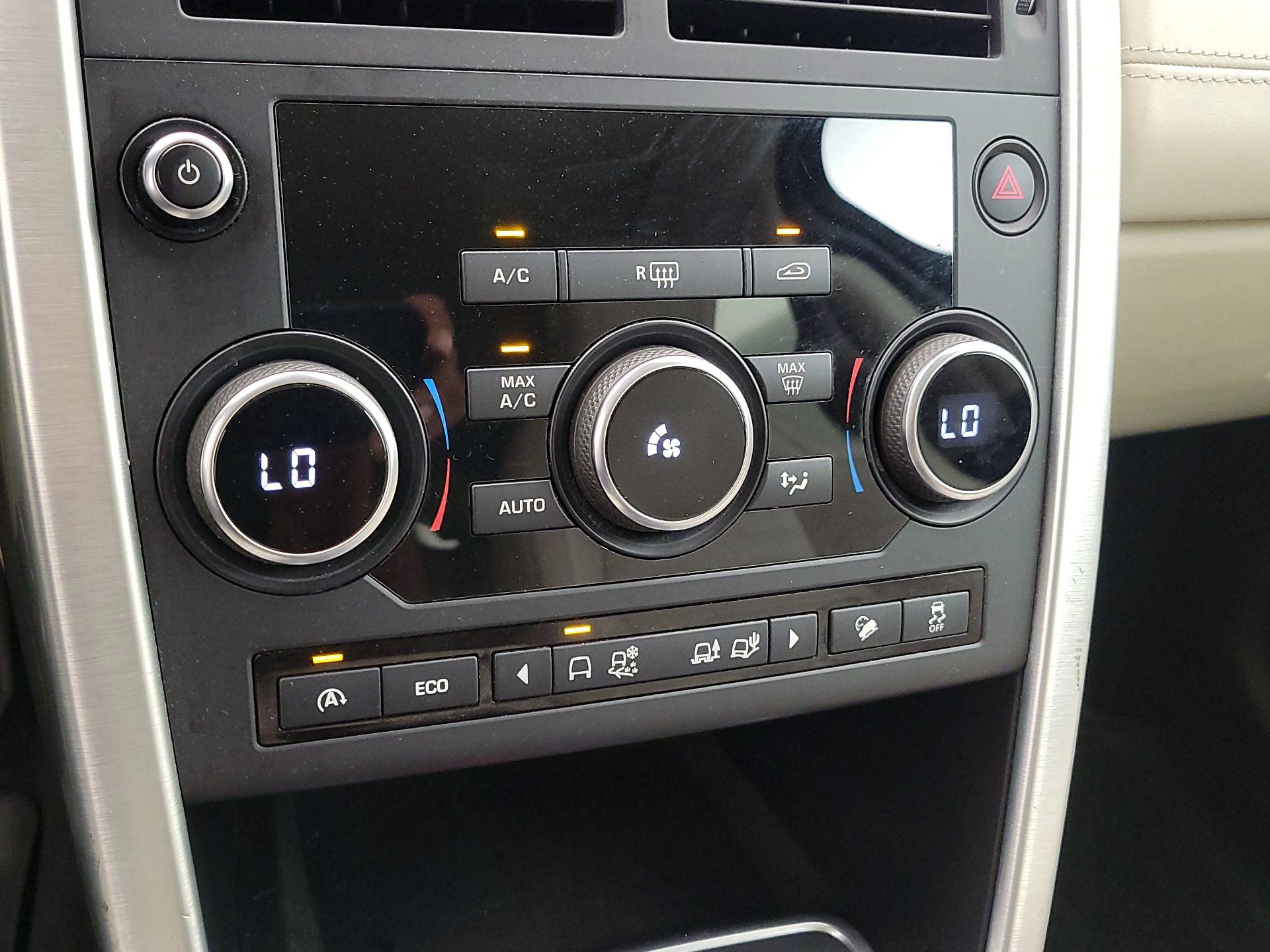 Thumbnail: 2017 Land Rover Discovery Sport - 16