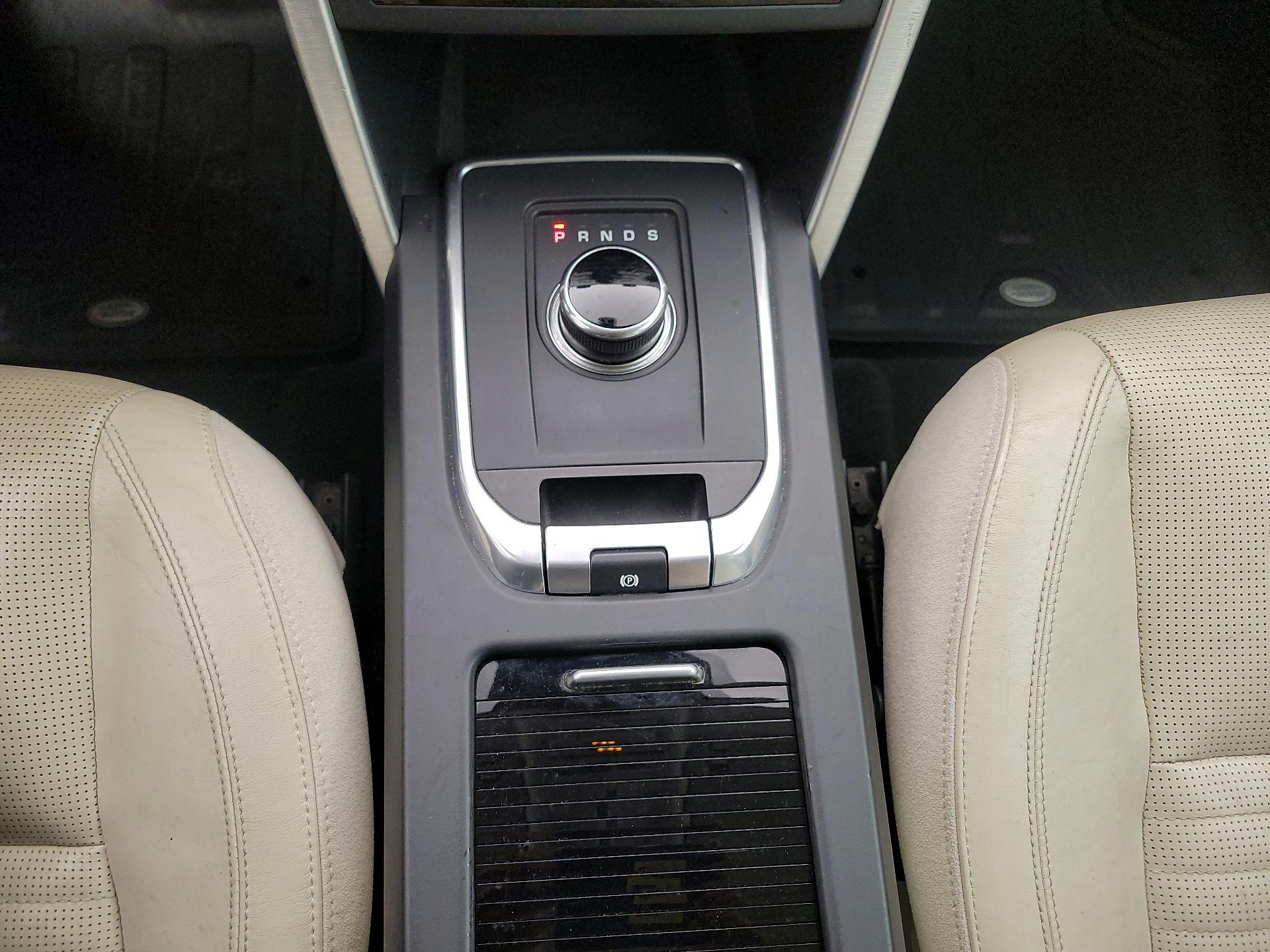 Thumbnail: 2017 Land Rover Discovery Sport - 17