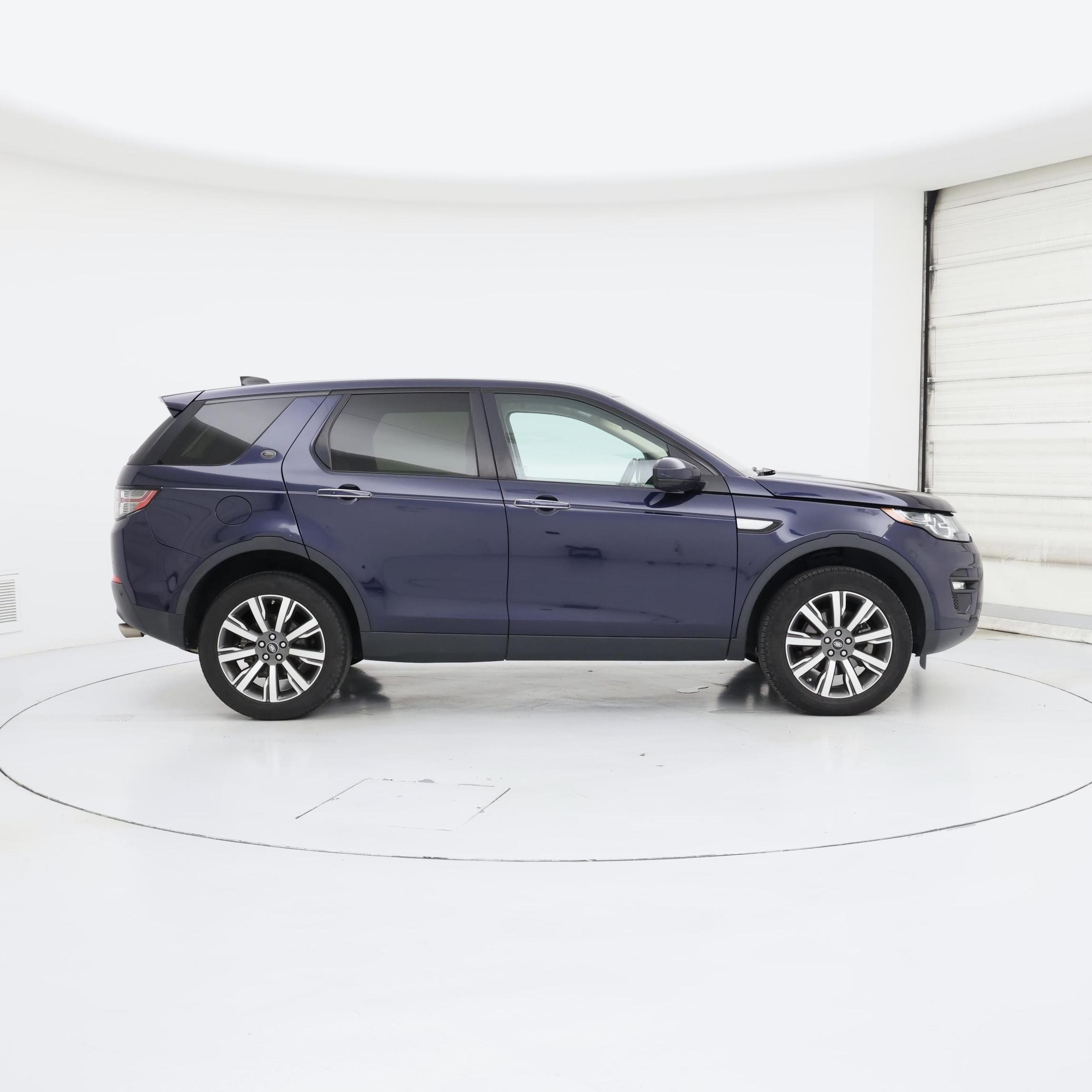 Thumbnail: 2017 Land Rover Discovery Sport - 7