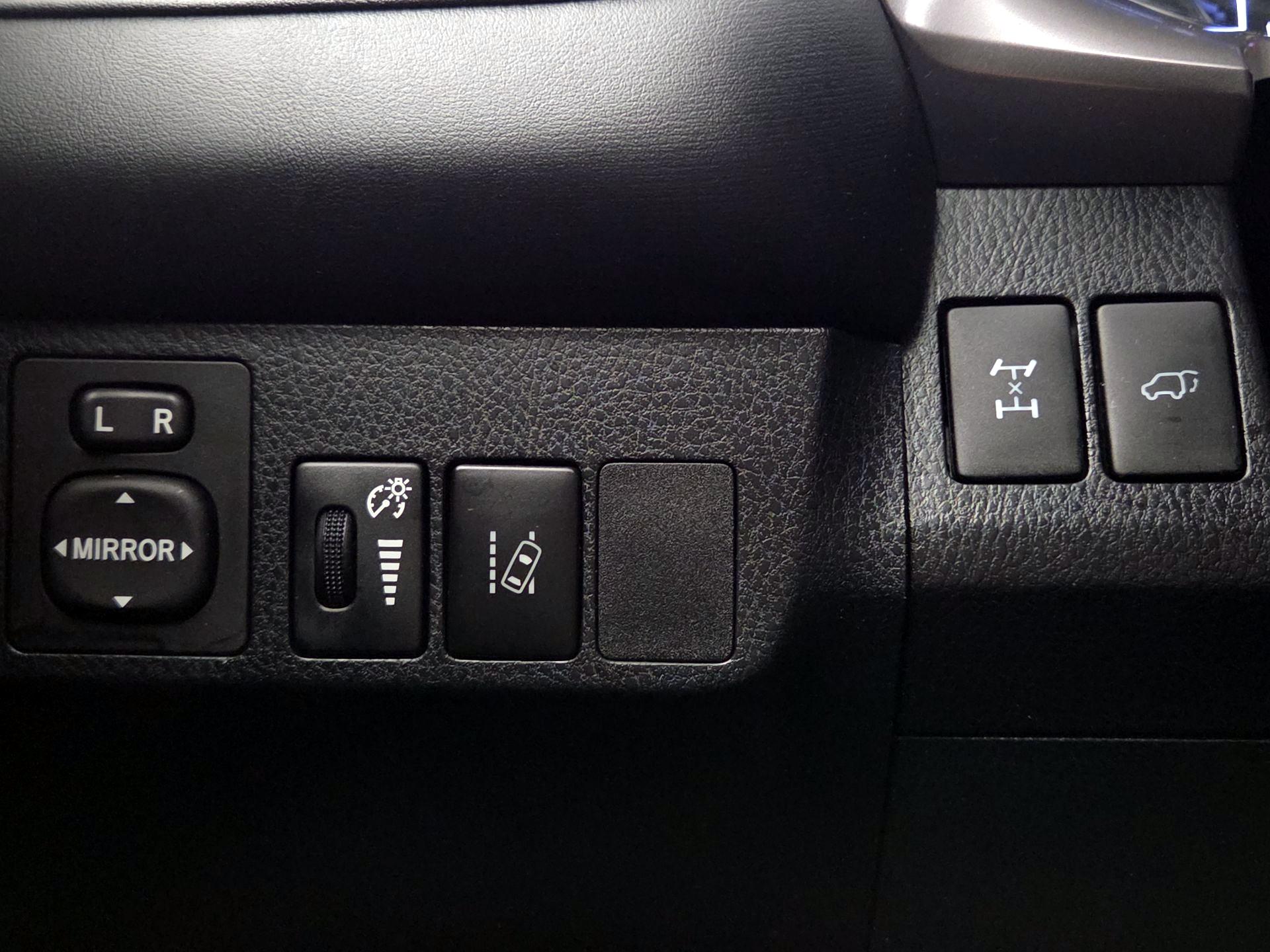 Thumbnail: 2017 Toyota RAV4 - 13