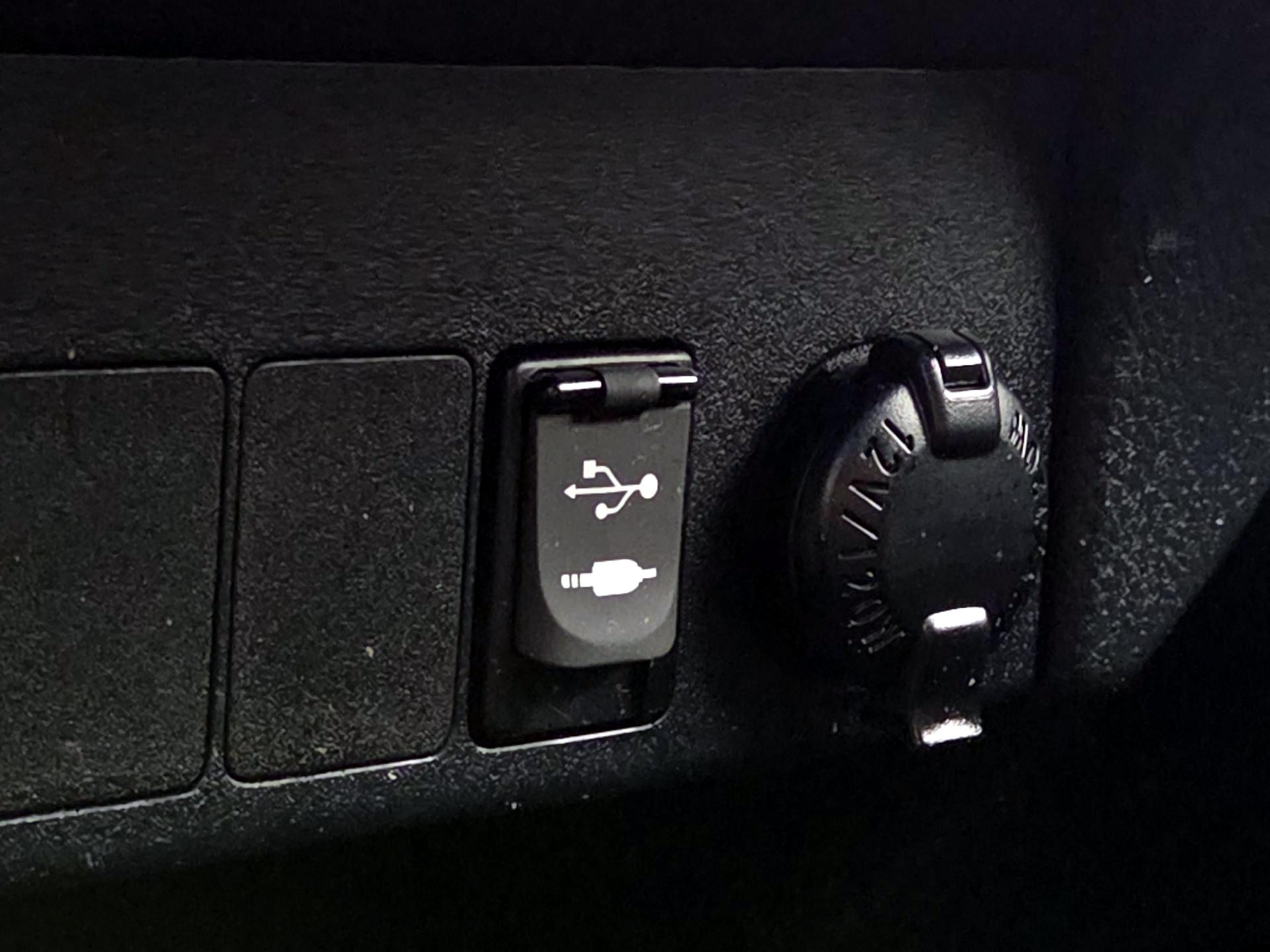 Thumbnail: 2017 Toyota RAV4 - 18