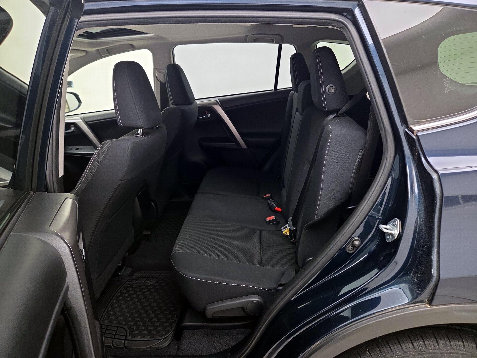 Thumbnail: 2017 Toyota RAV4 - 20