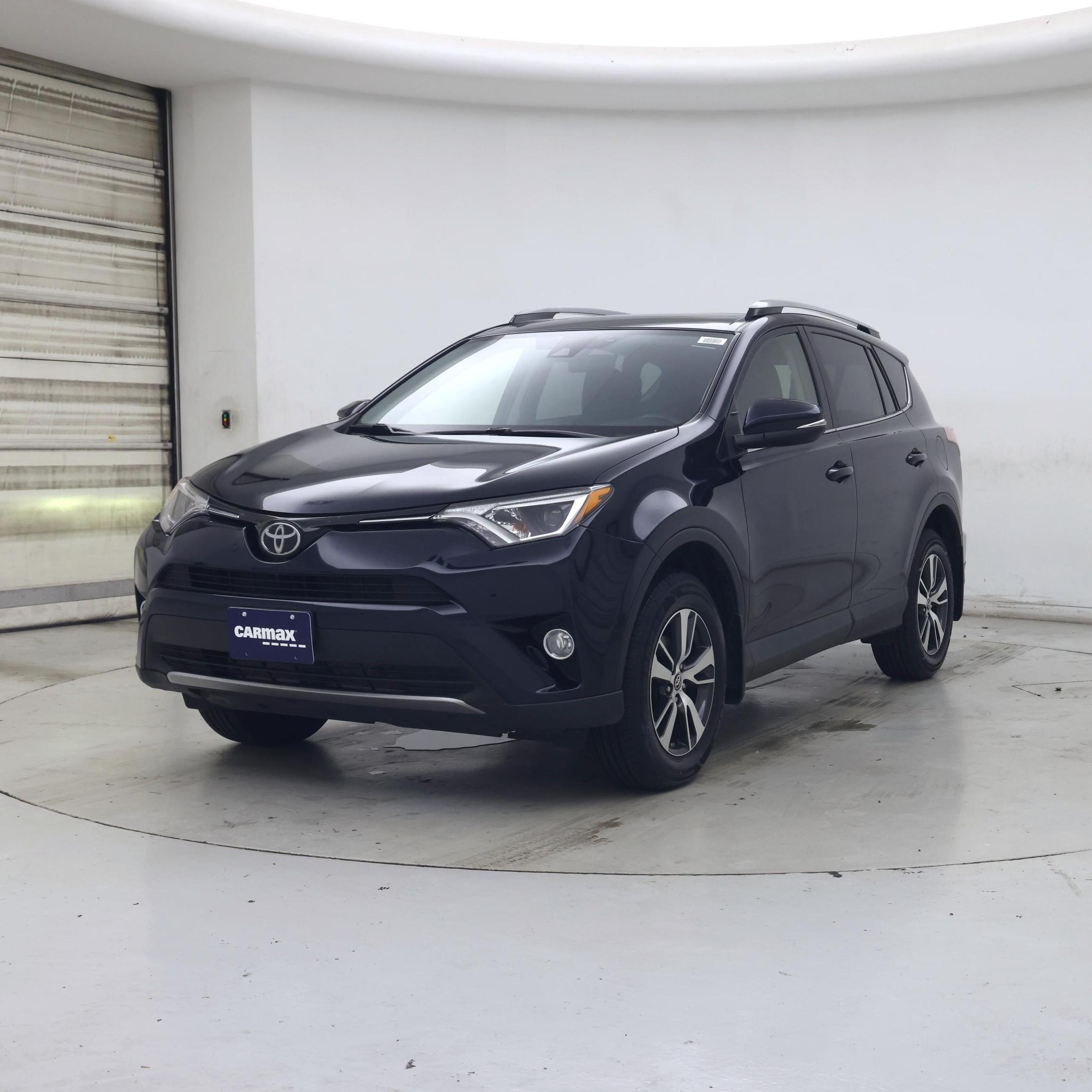 Thumbnail: 2017 Toyota RAV4 - 4