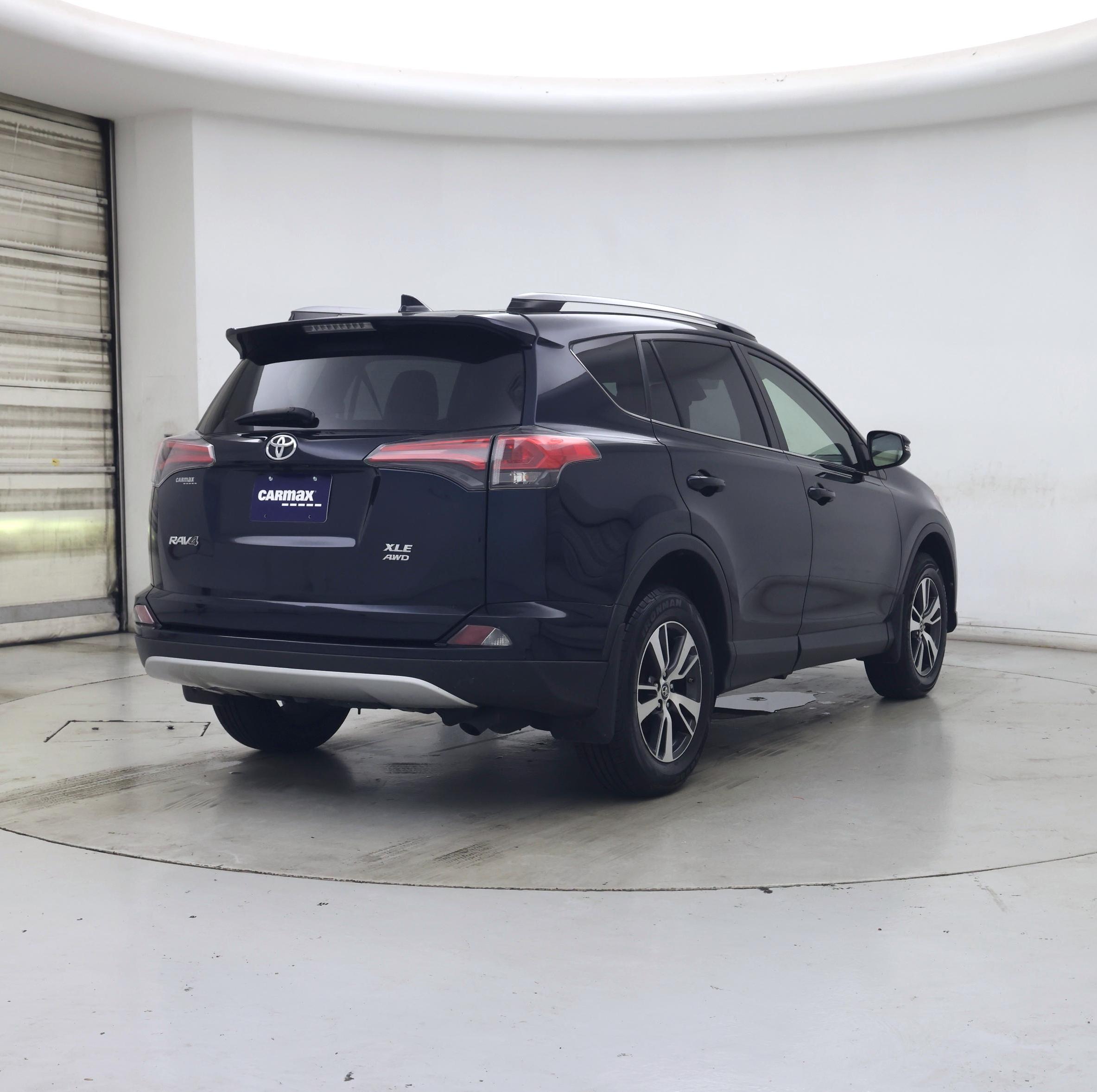 Thumbnail: 2017 Toyota RAV4 - 8