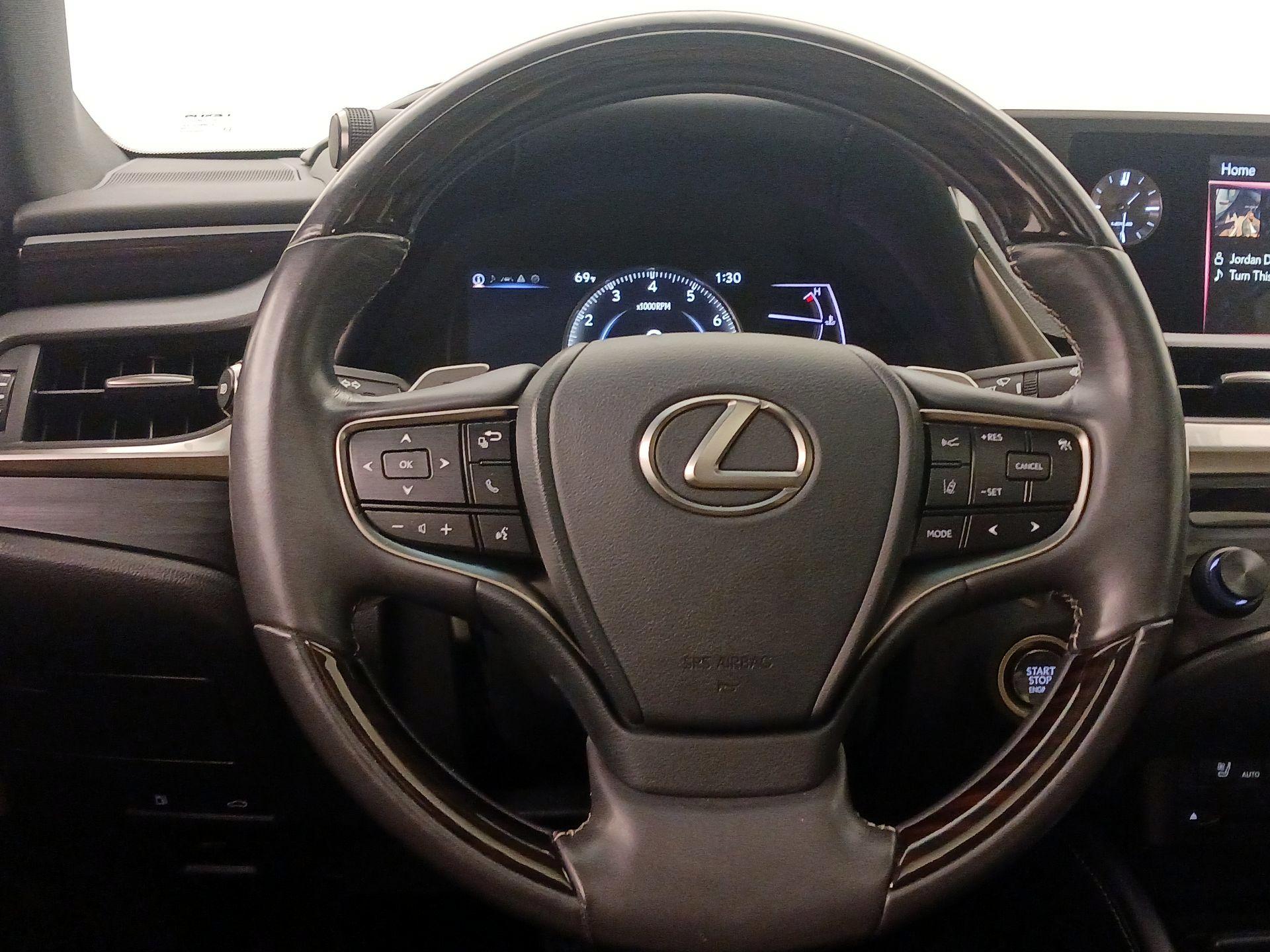 Thumbnail: 2019 Lexus ES - 10
