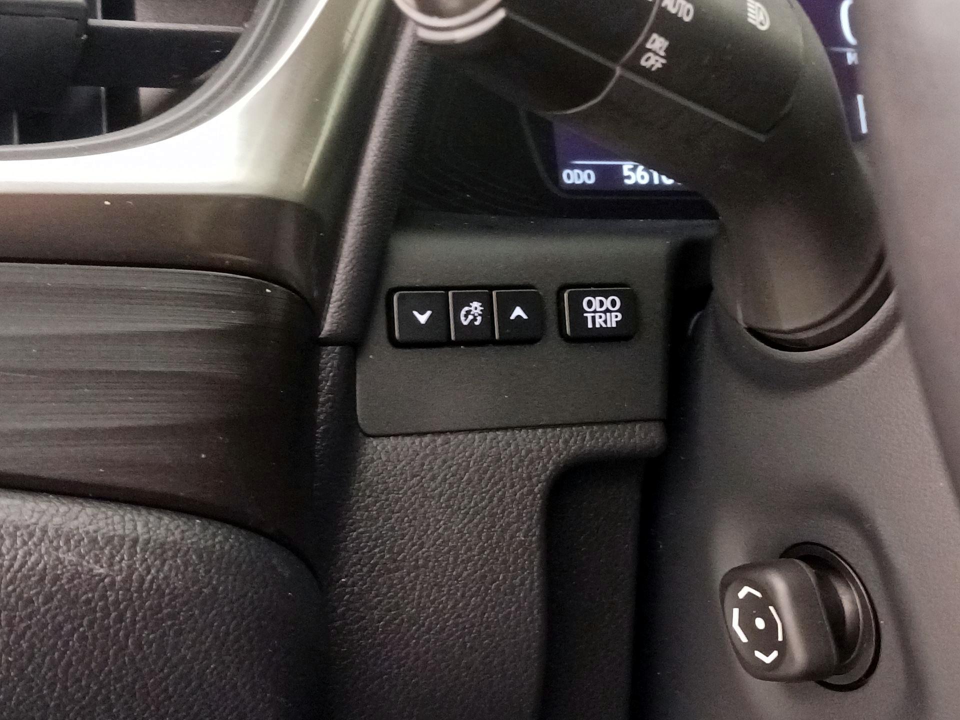 Thumbnail: 2019 Lexus ES - 13