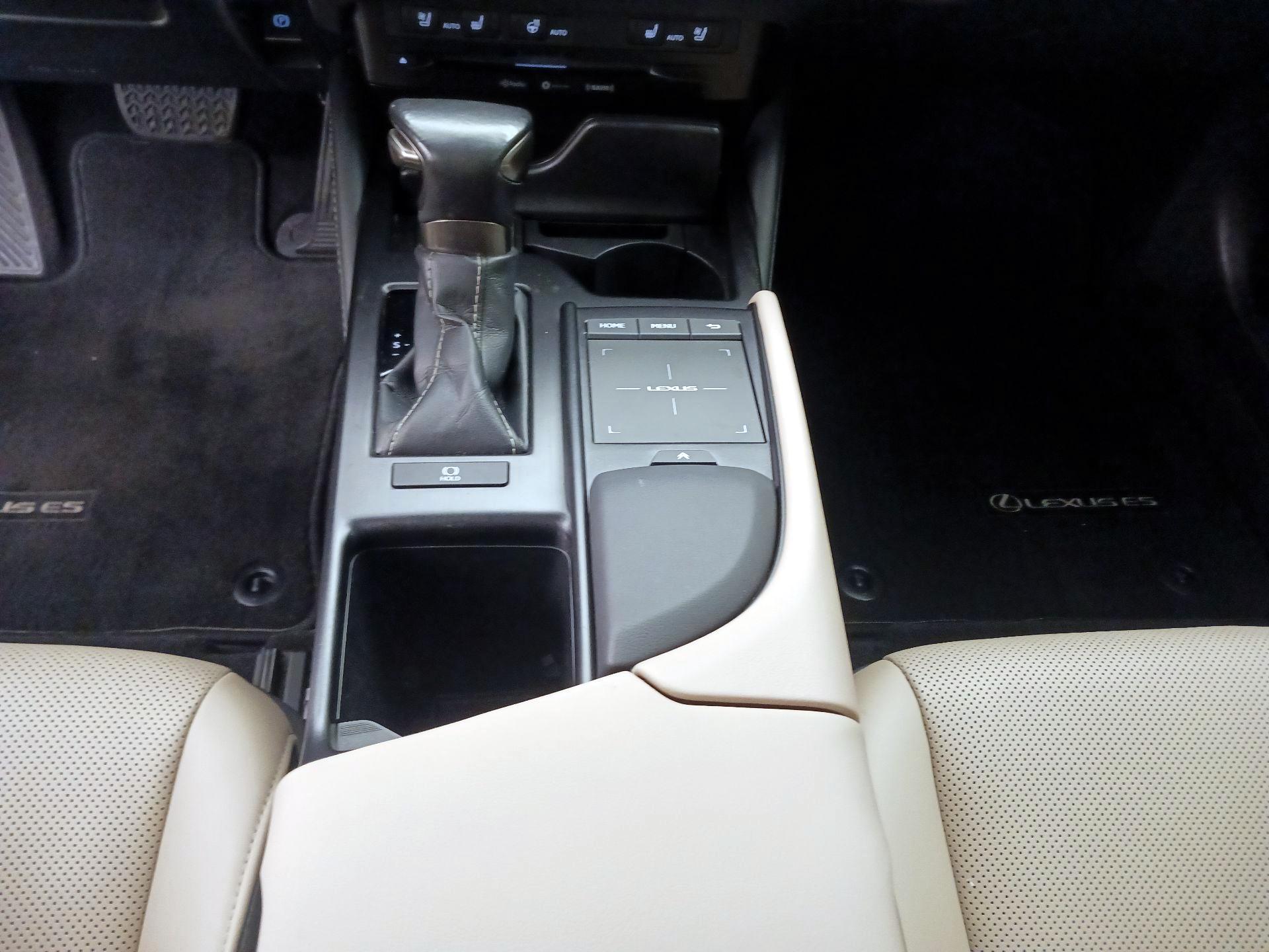 Thumbnail: 2019 Lexus ES - 17