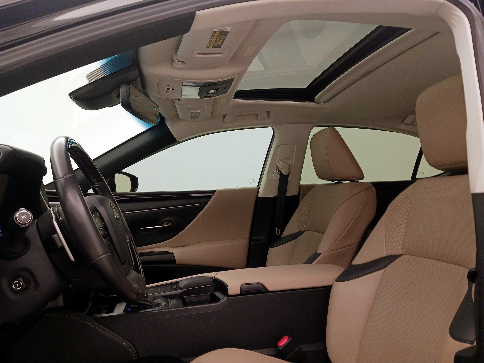 Thumbnail: 2019 Lexus ES - 19