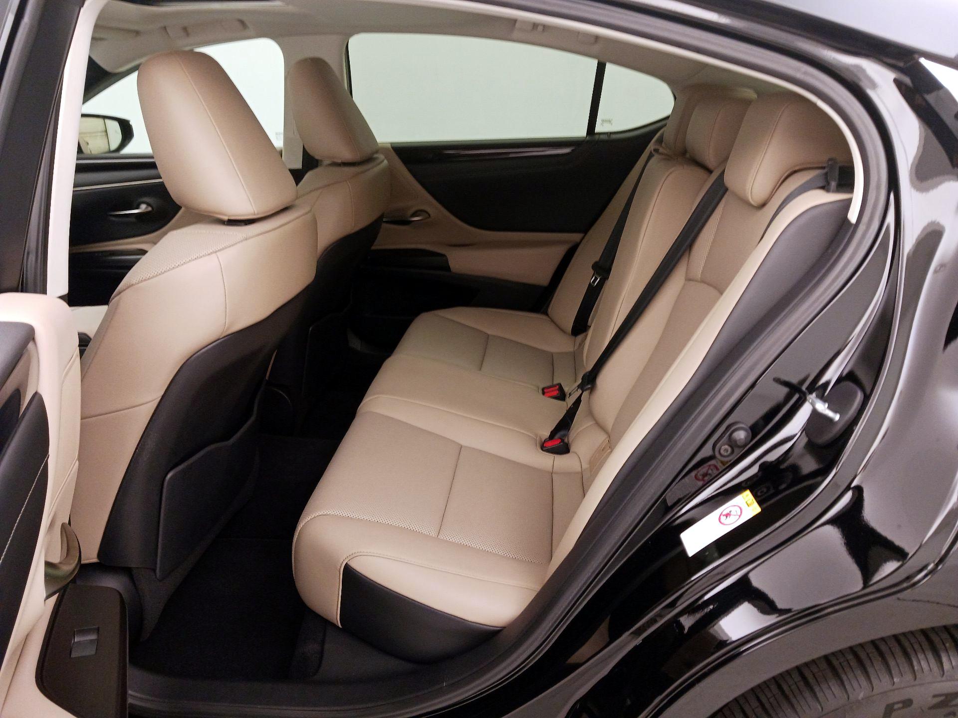 Thumbnail: 2019 Lexus ES - 20