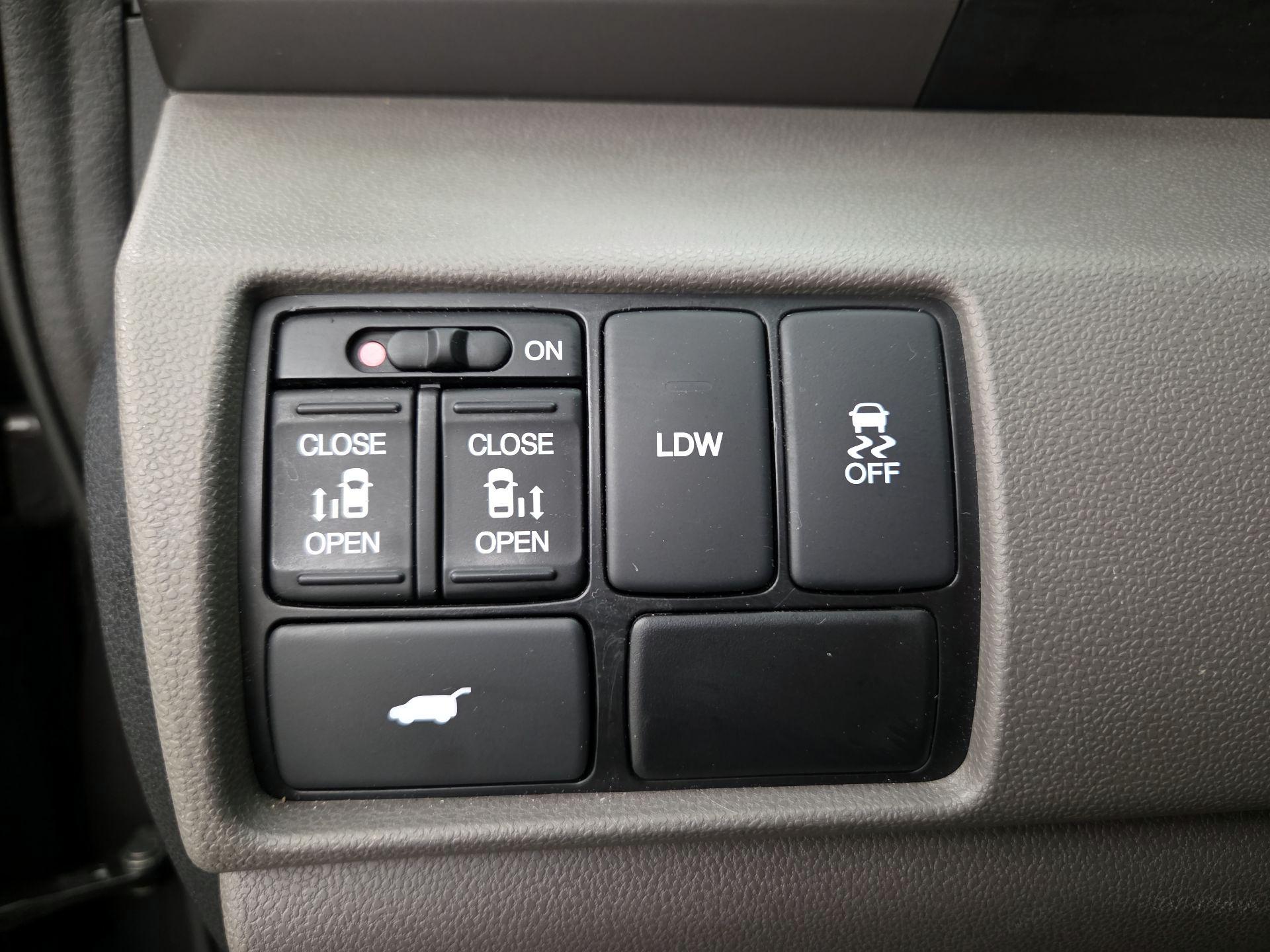 Thumbnail: 2015 Honda Odyssey - 13
