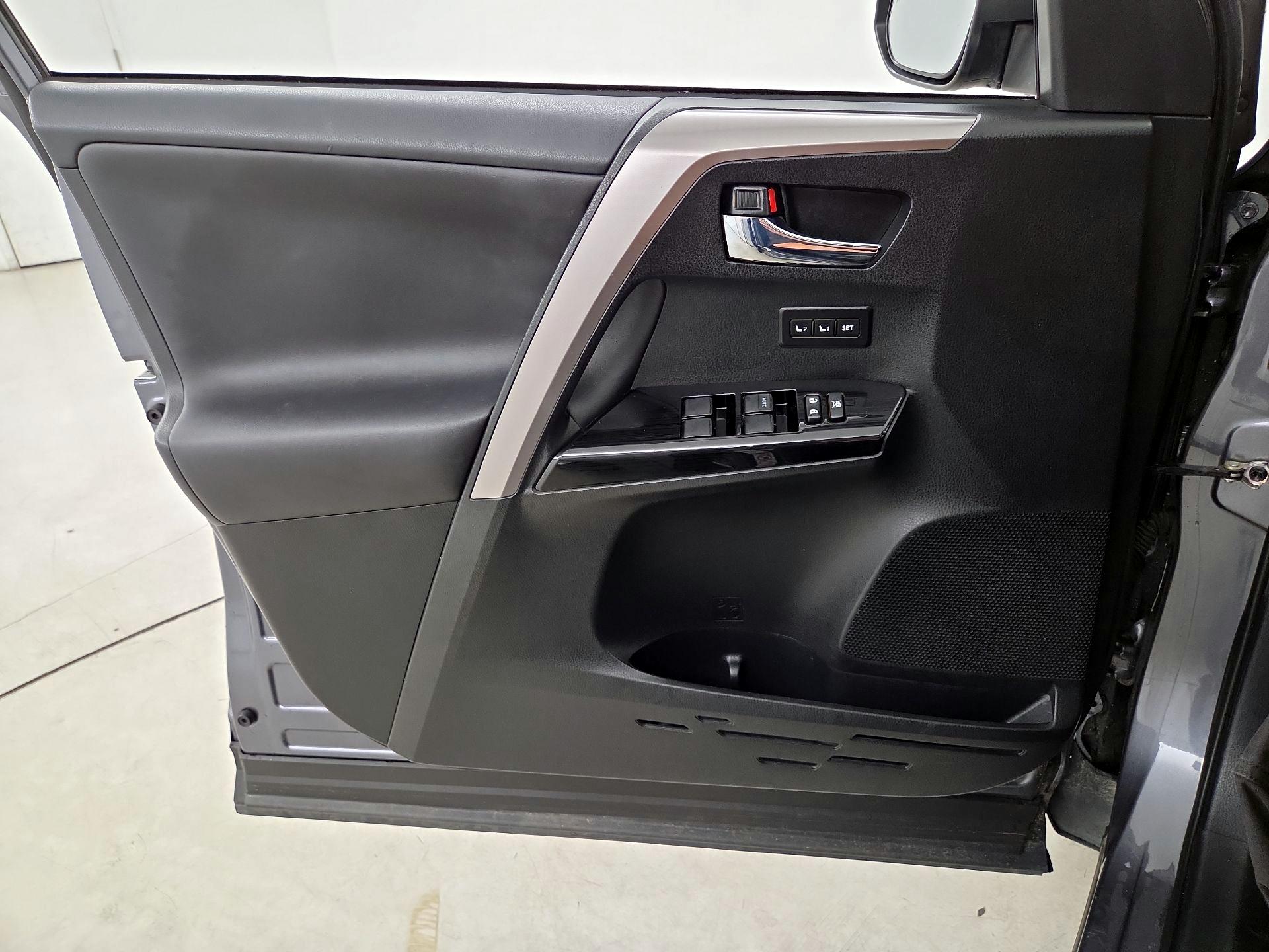Thumbnail: 2017 Toyota RAV4 - 12
