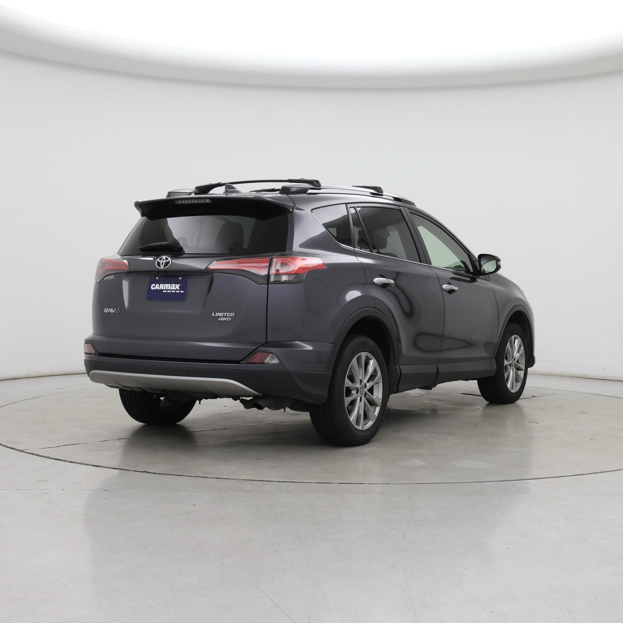 Thumbnail: 2017 Toyota RAV4 - 8