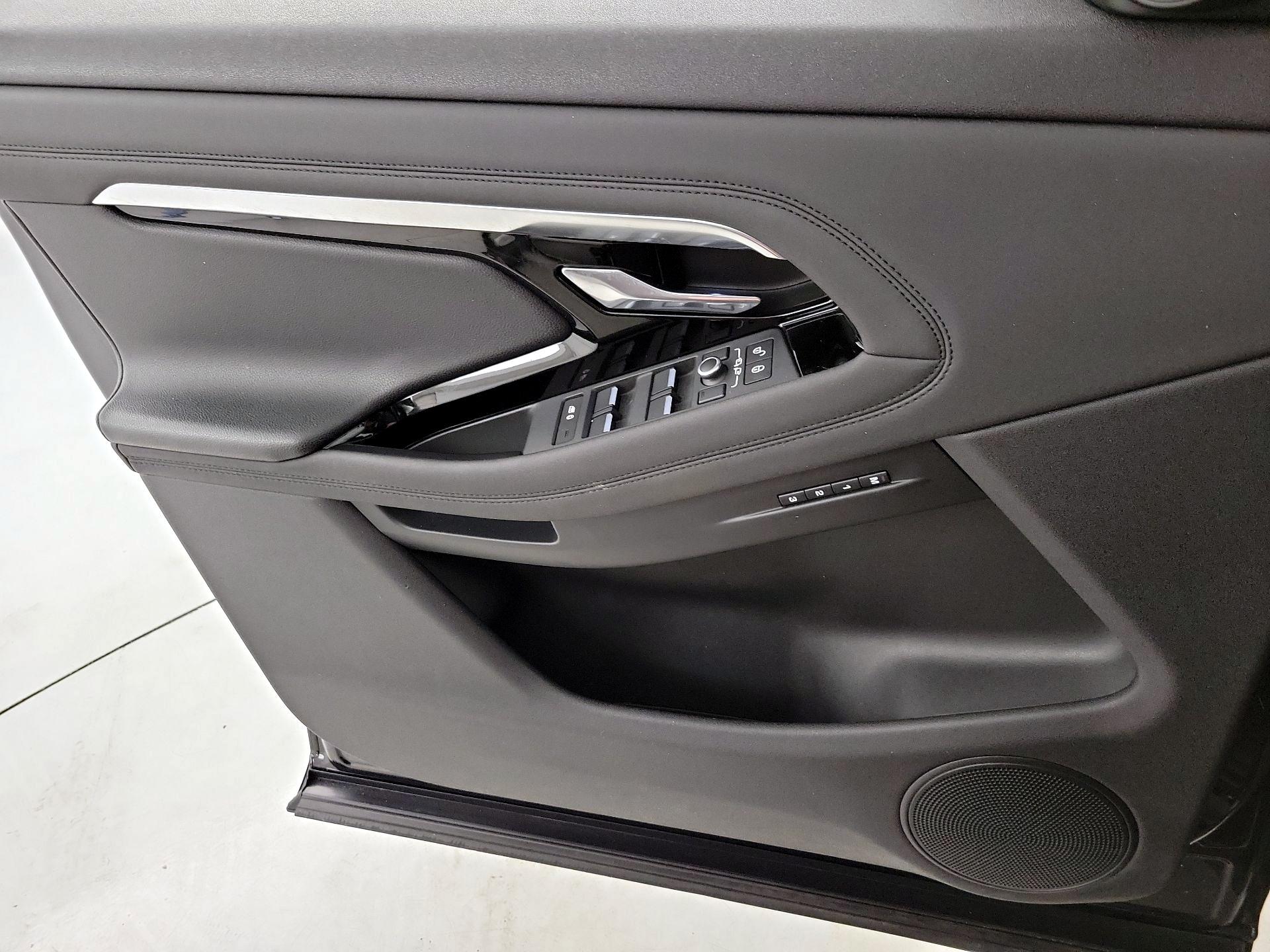 Thumbnail: 2020 Land Rover Range Rover Evoque - 12