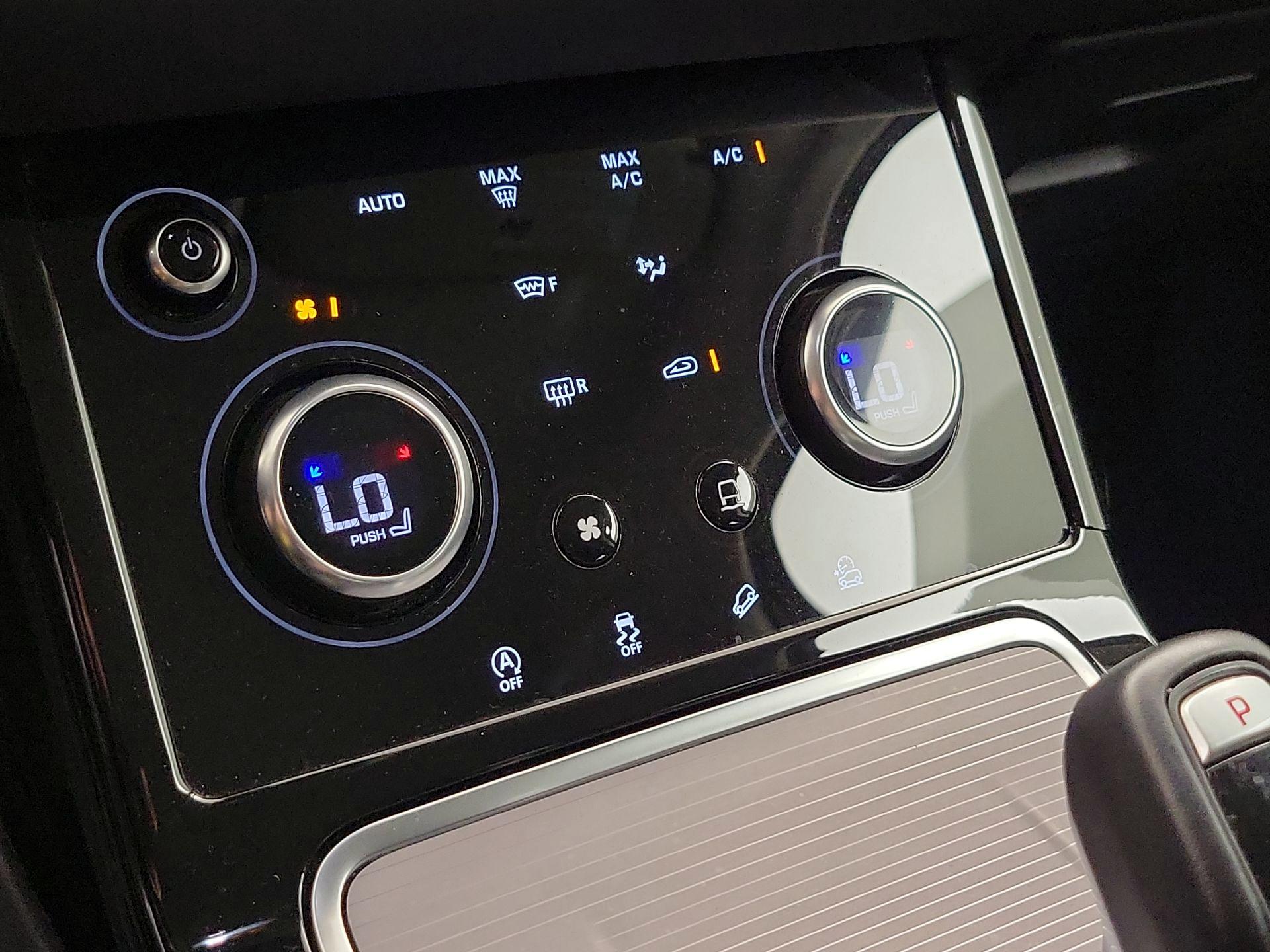 Thumbnail: 2020 Land Rover Range Rover Evoque - 16