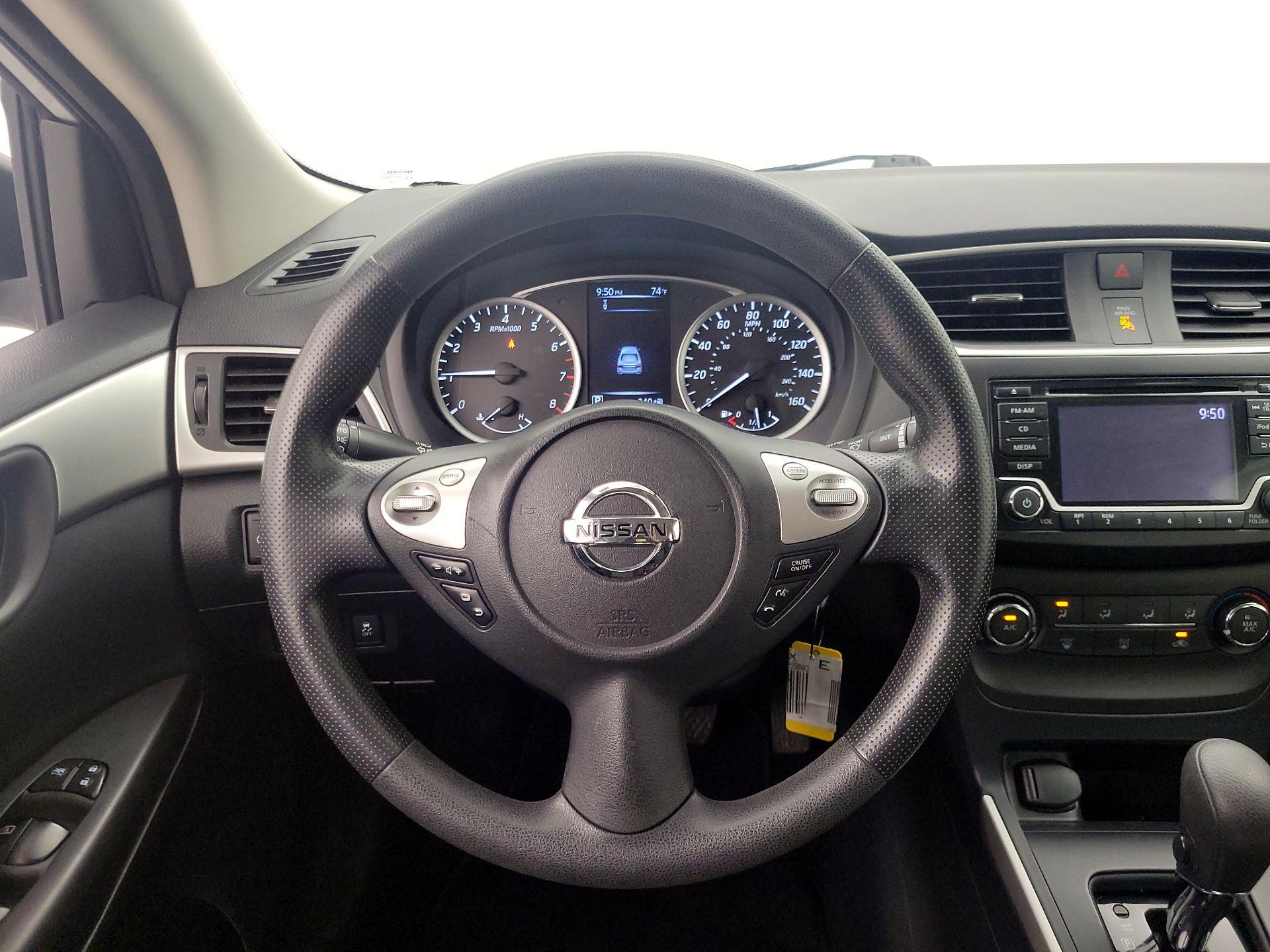 Thumbnail: 2018 Nissan Sentra - 10