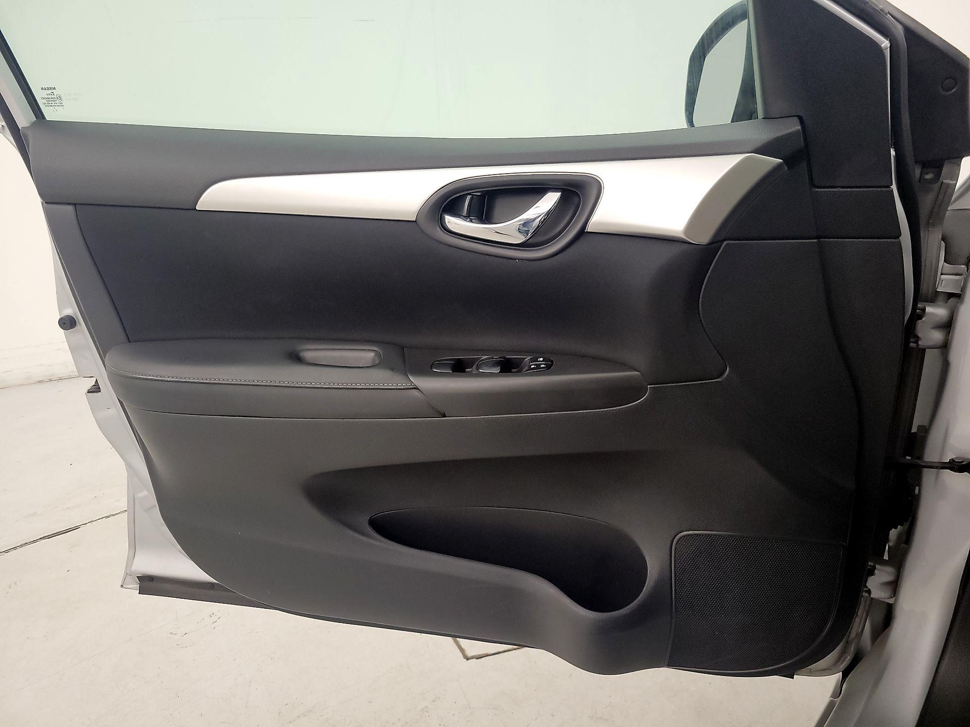 Thumbnail: 2018 Nissan Sentra - 12