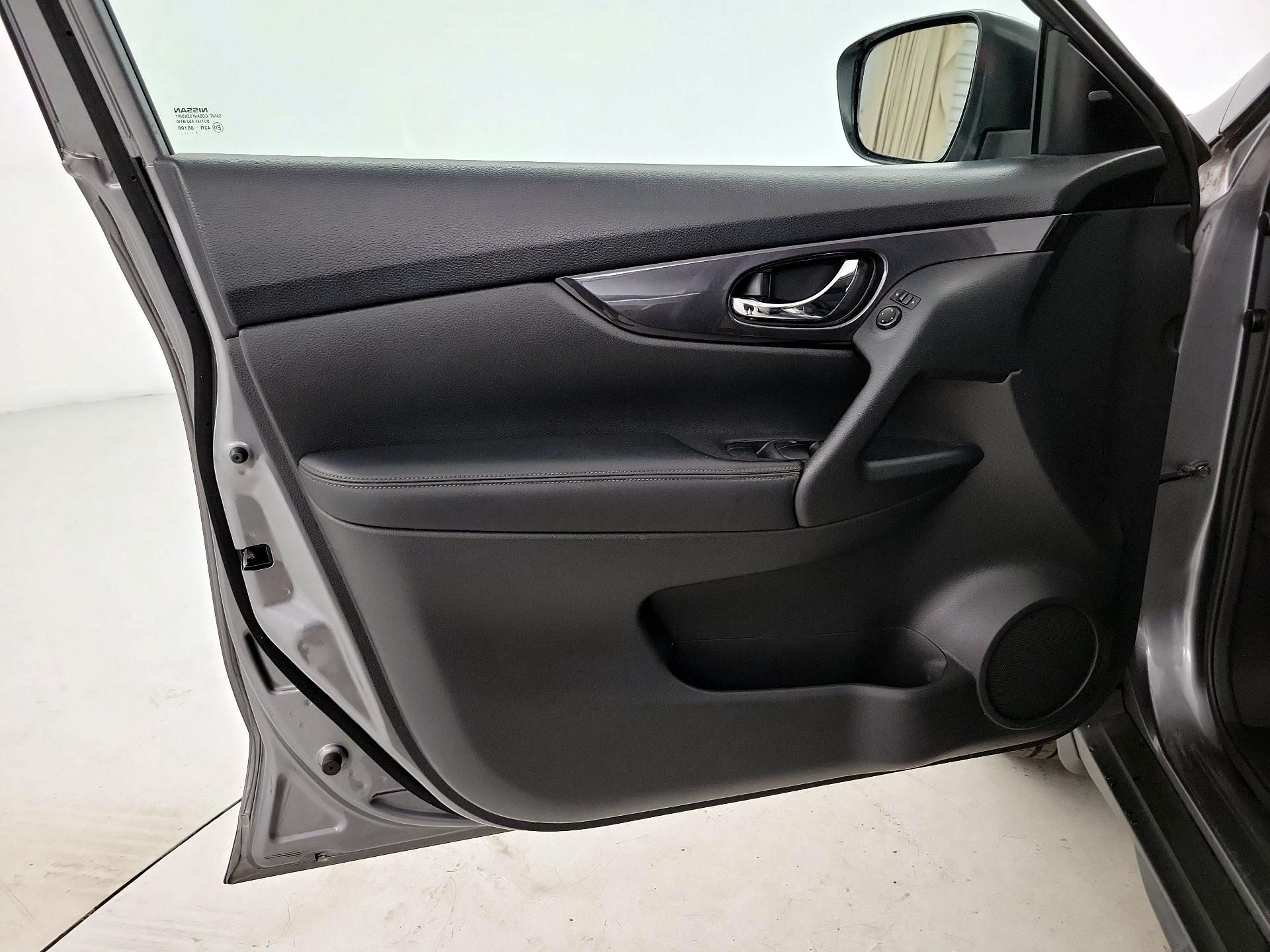 Thumbnail: 2018 Nissan Rogue - 12