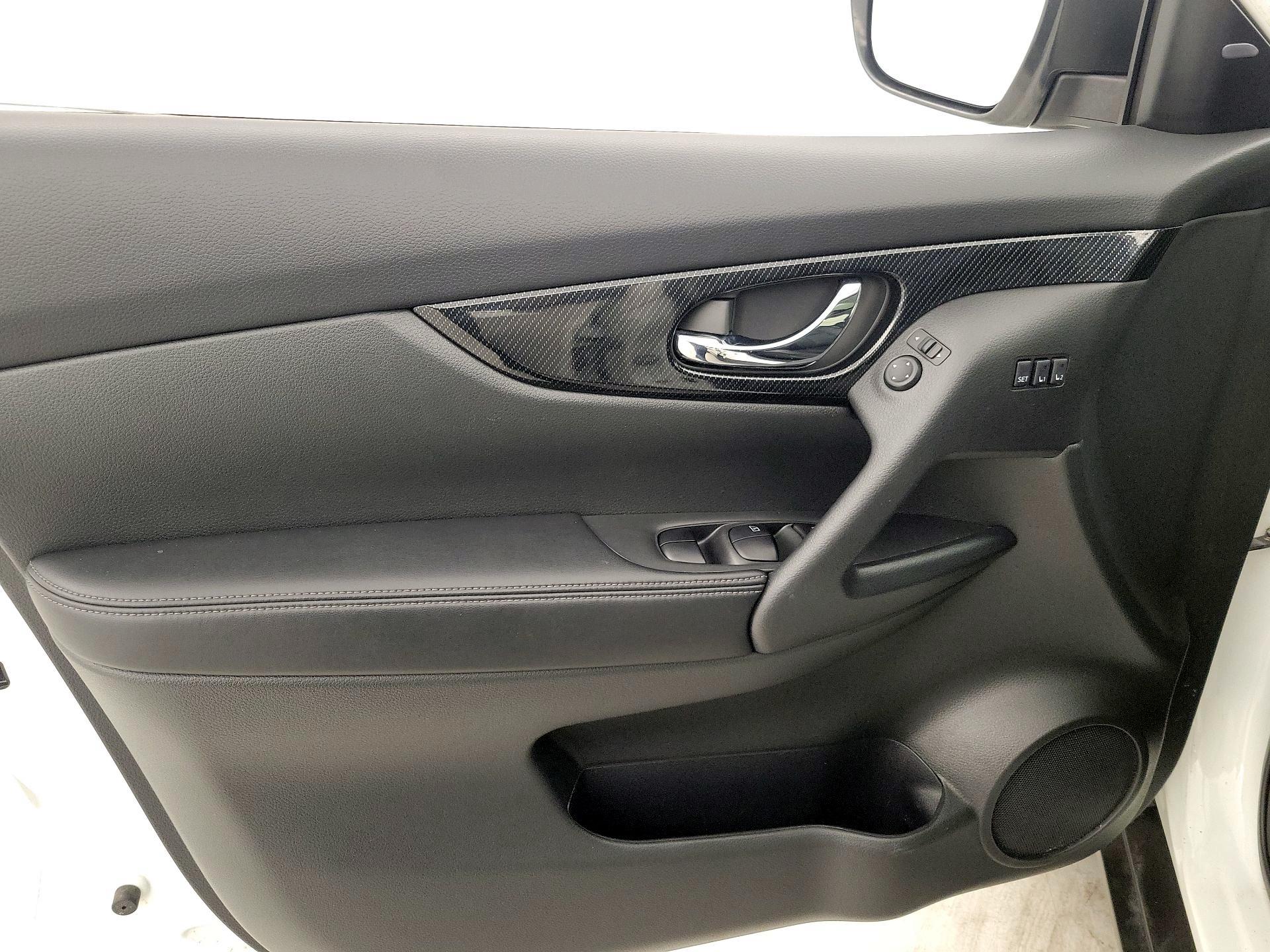 Thumbnail: 2017 Nissan Rogue - 12