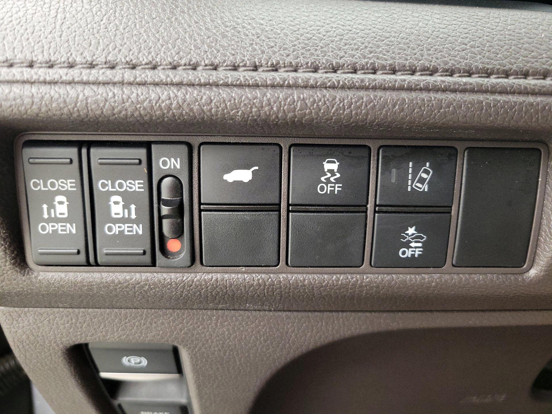 Thumbnail: 2019 Honda Odyssey - 13