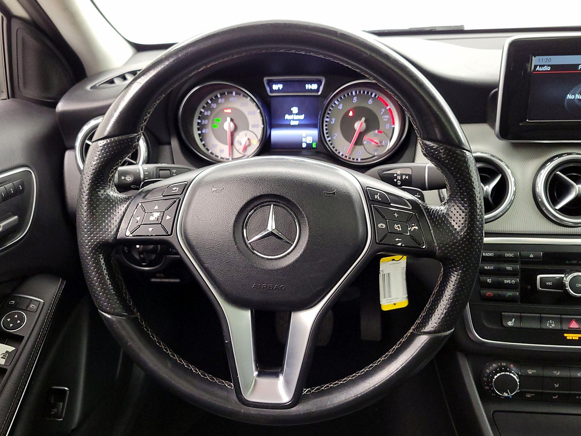 Thumbnail: 2015 Mercedes-Benz GLA - 10