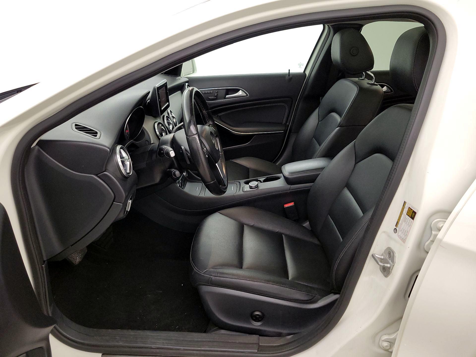 Thumbnail: 2015 Mercedes-Benz GLA - 11