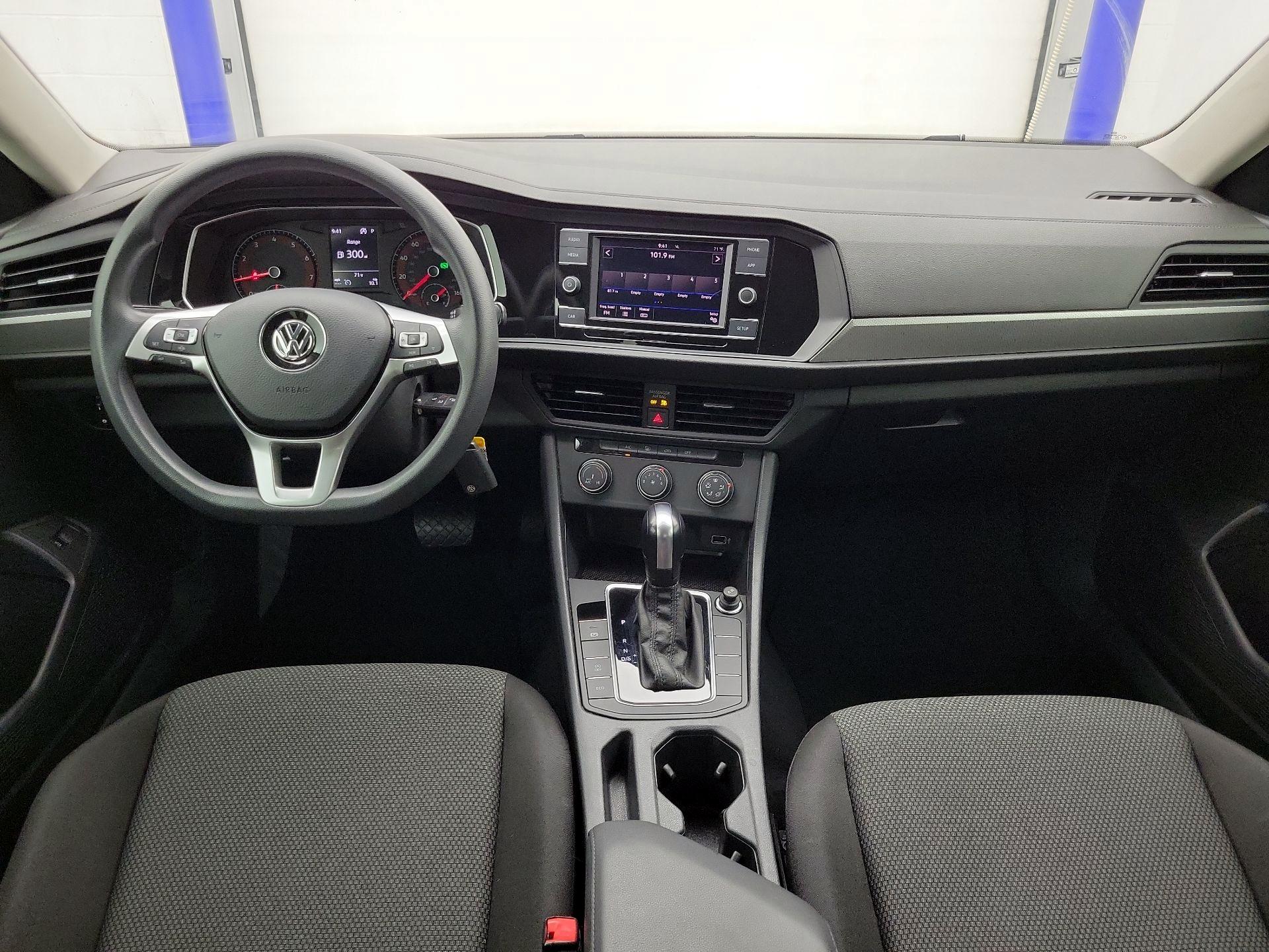 Thumbnail: 2019 Volkswagen Jetta - 9