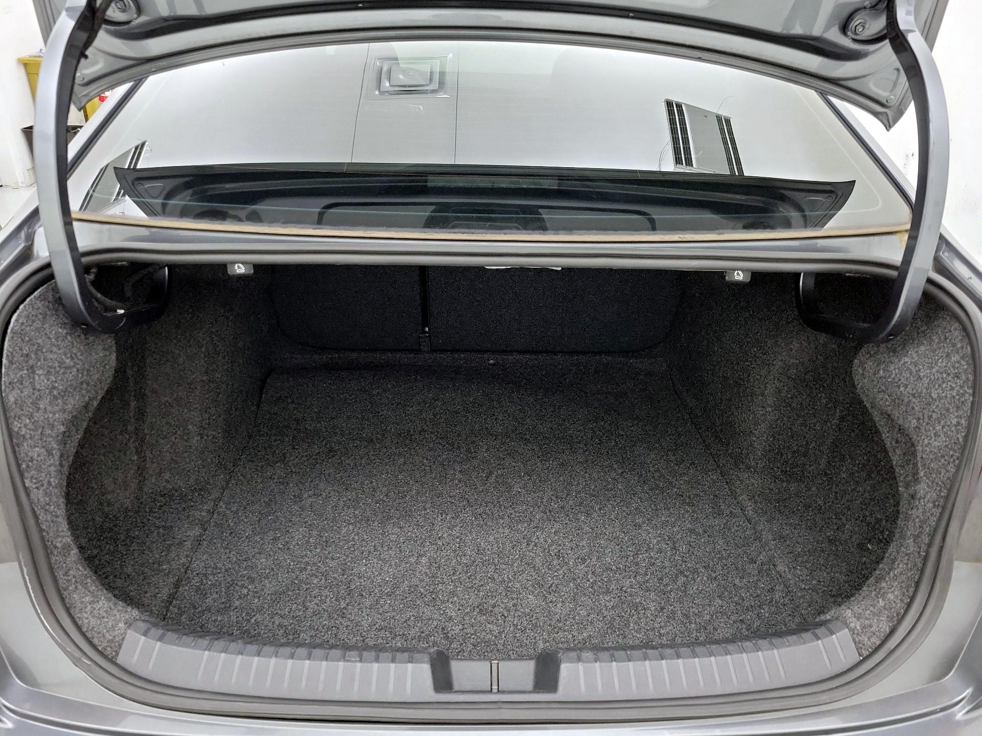 Thumbnail: 2019 Volkswagen Jetta - 19