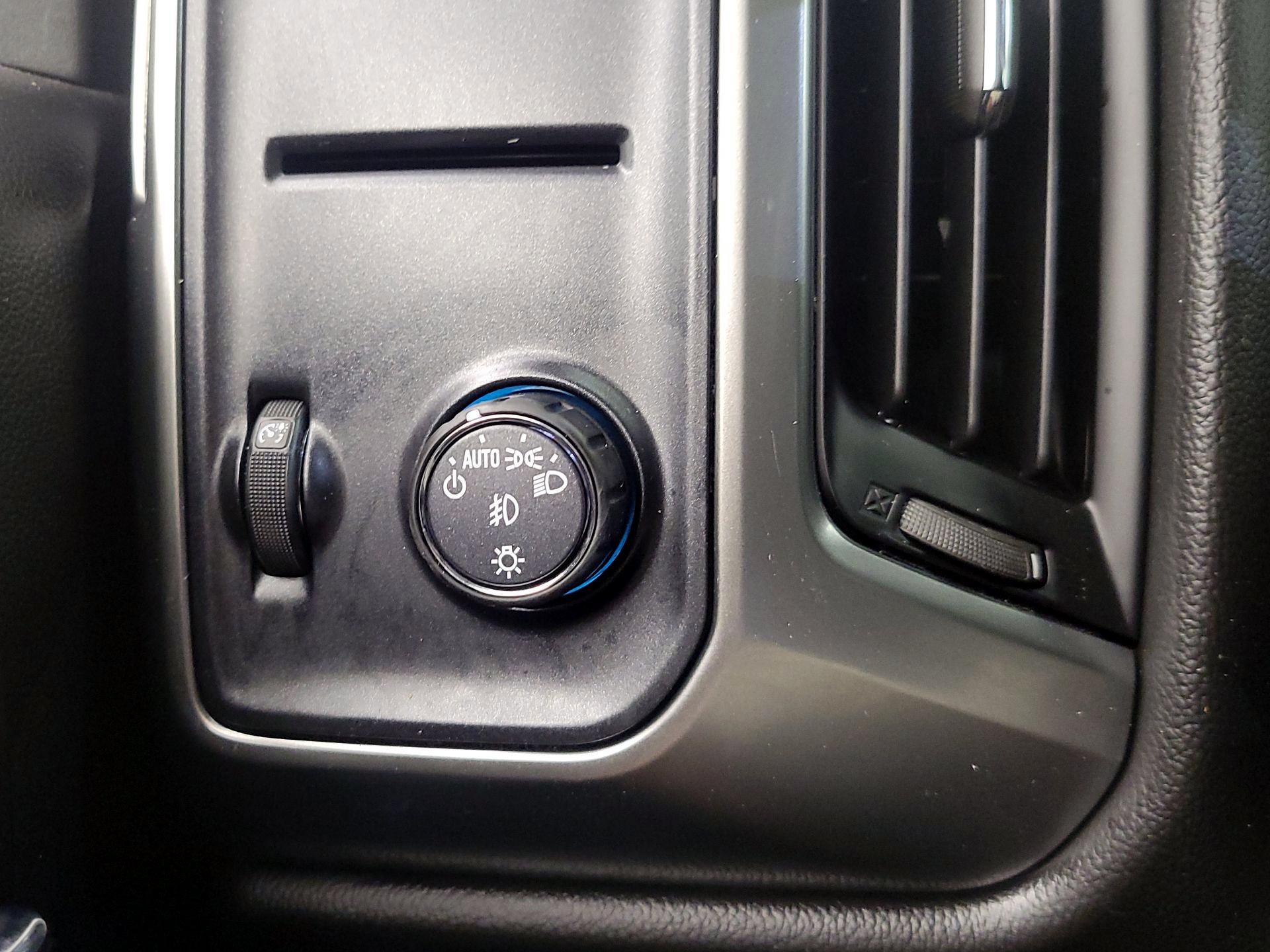 Thumbnail: 2018 Chevrolet Silverado 1500 - 13