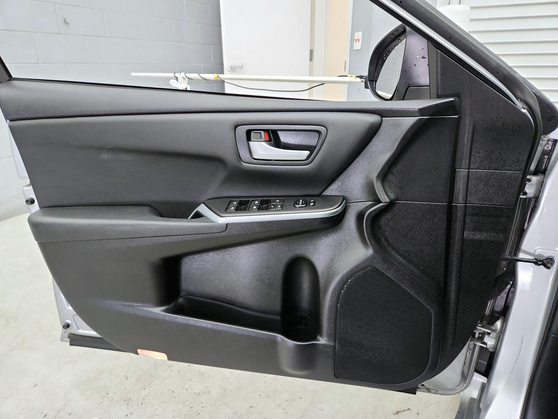 Thumbnail: 2016 Toyota Camry - 12