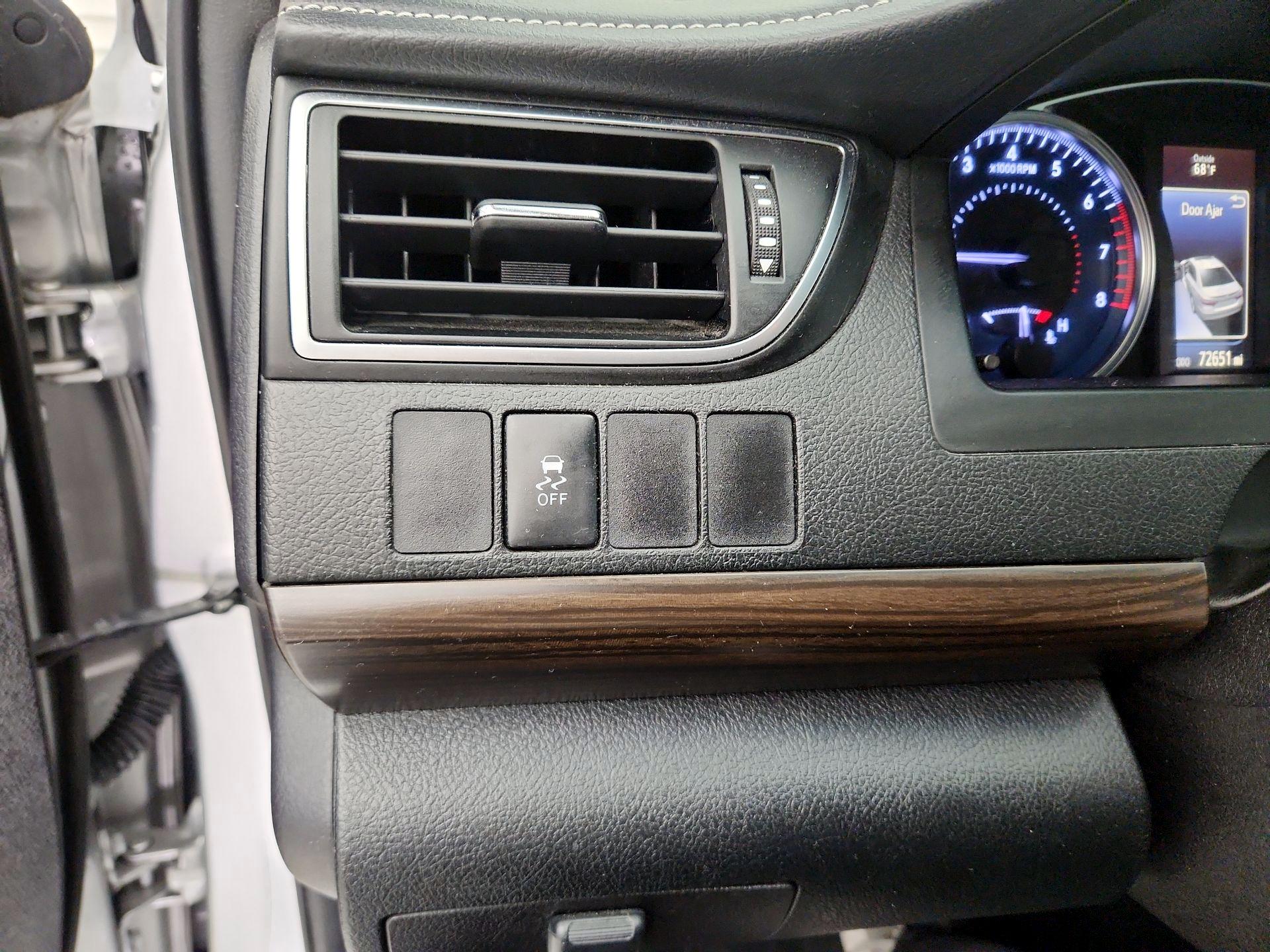 Thumbnail: 2016 Toyota Camry - 13