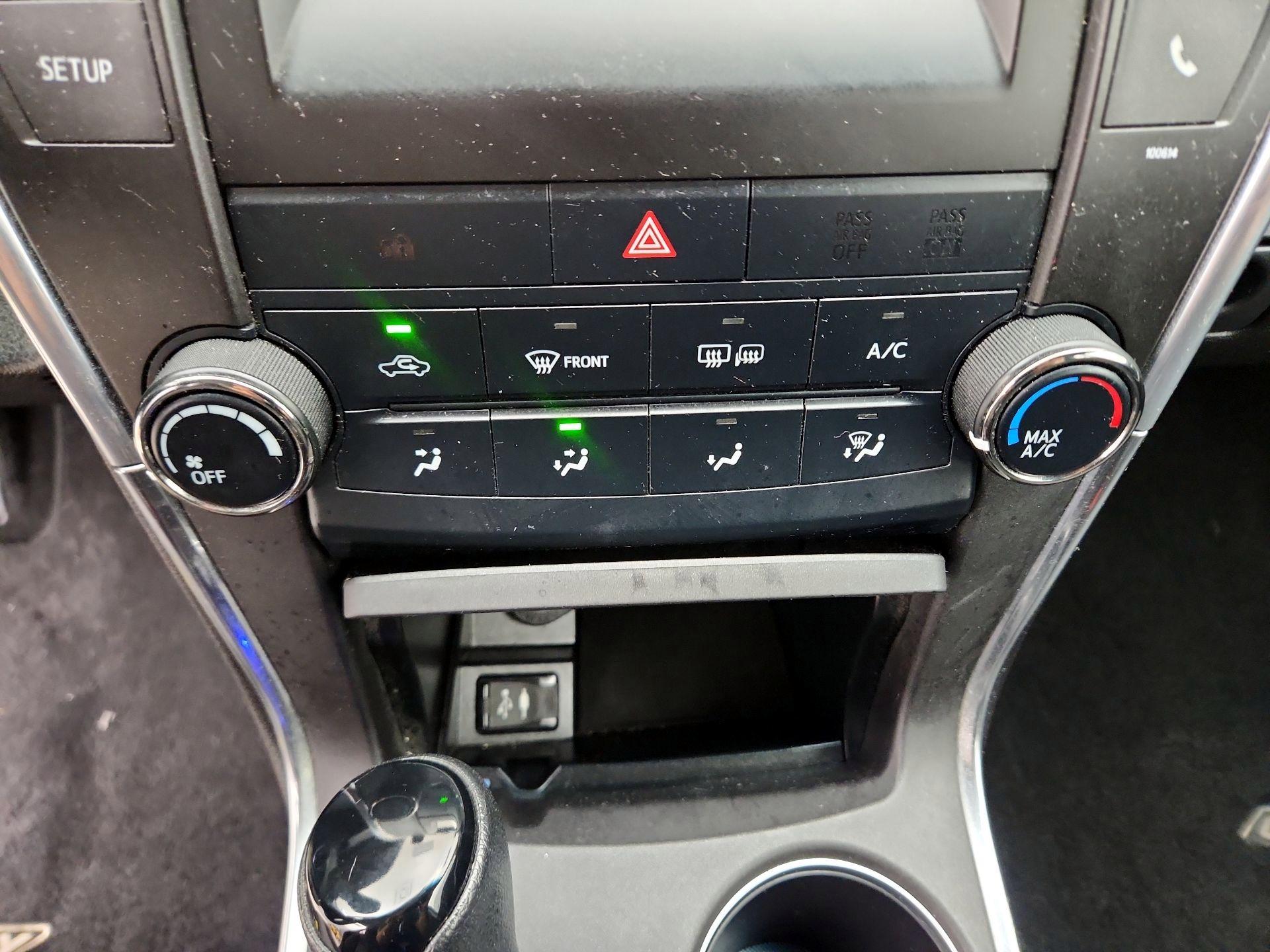 Thumbnail: 2016 Toyota Camry - 16