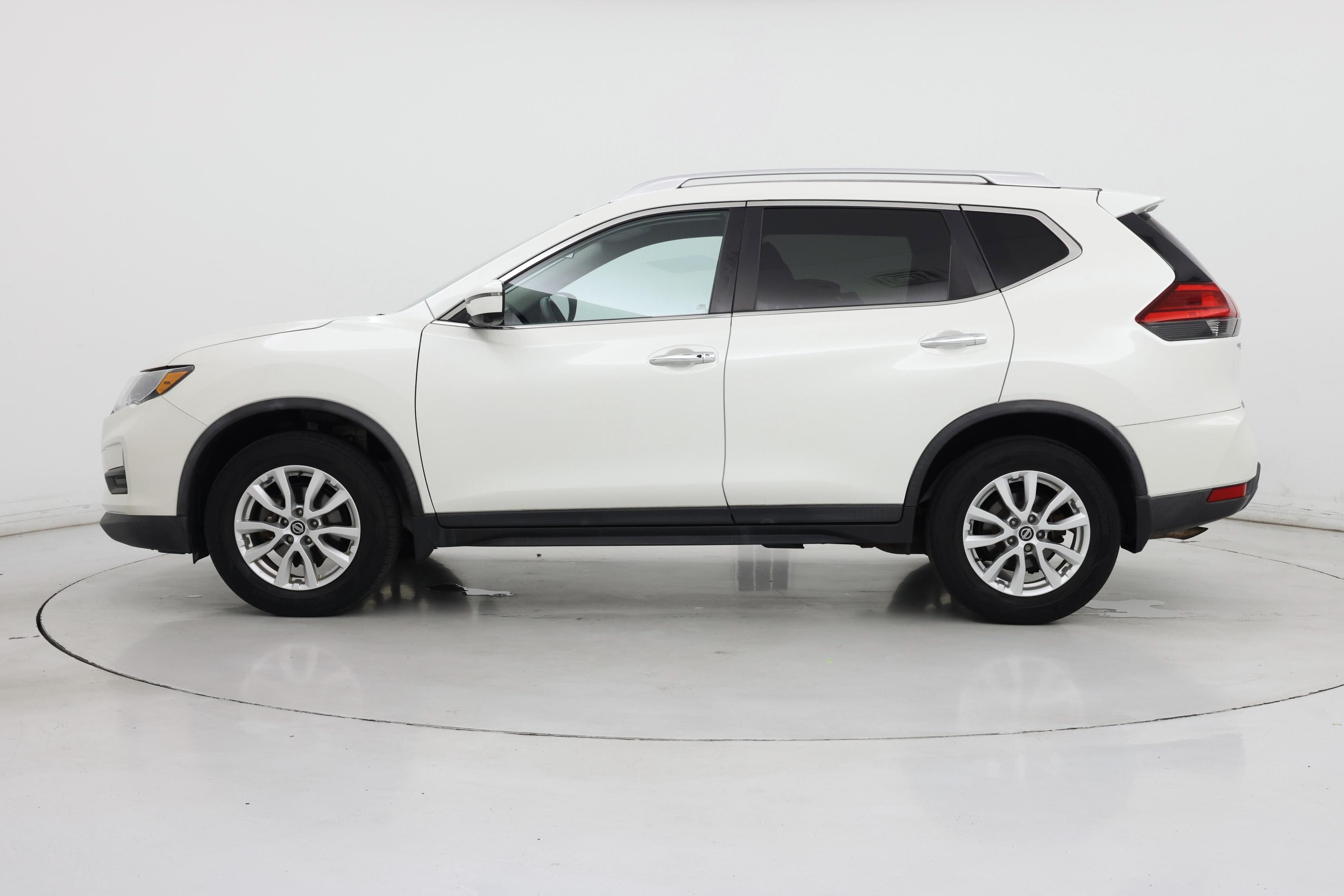 Thumbnail: 2017 Nissan Rogue - 3