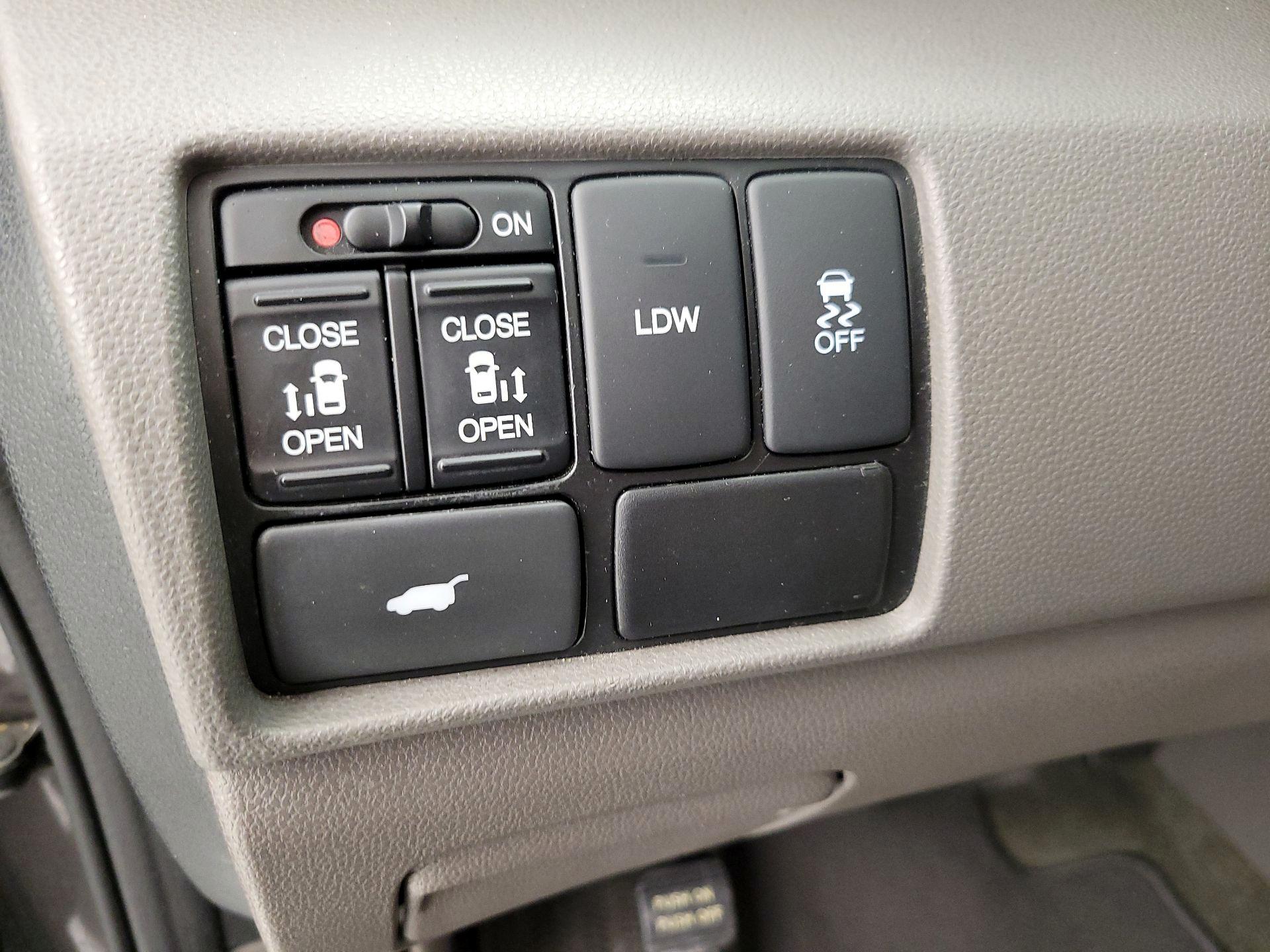 Thumbnail: 2014 Honda Odyssey - 13