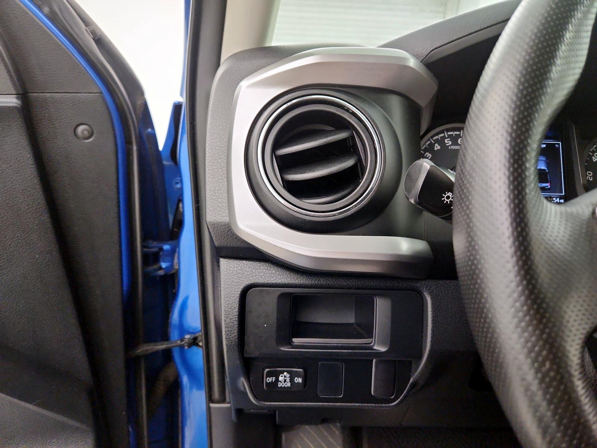 Thumbnail: 2016 Toyota Tacoma - 13
