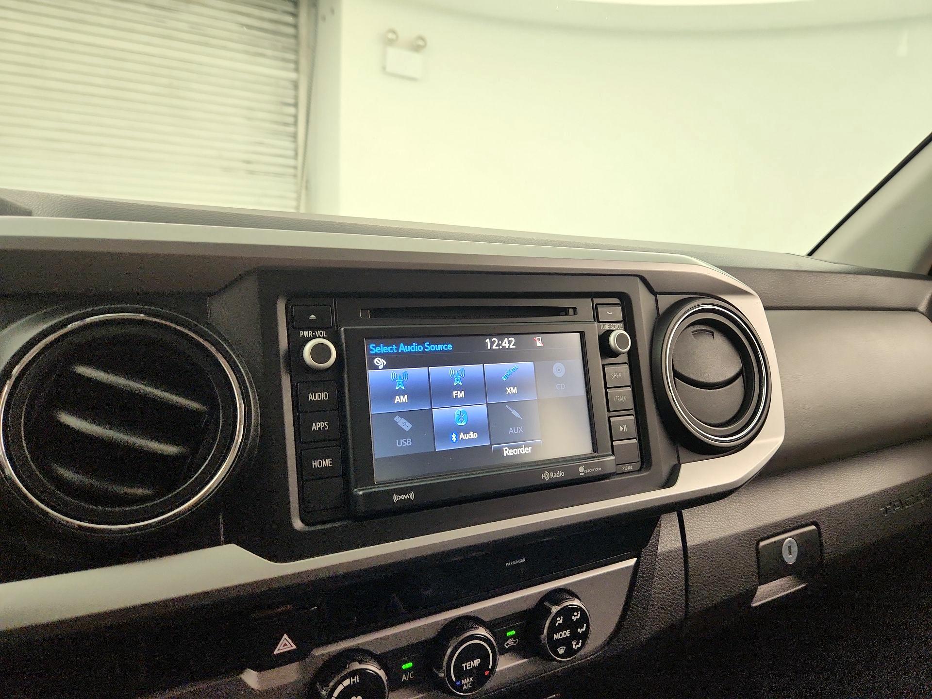 Thumbnail: 2016 Toyota Tacoma - 15