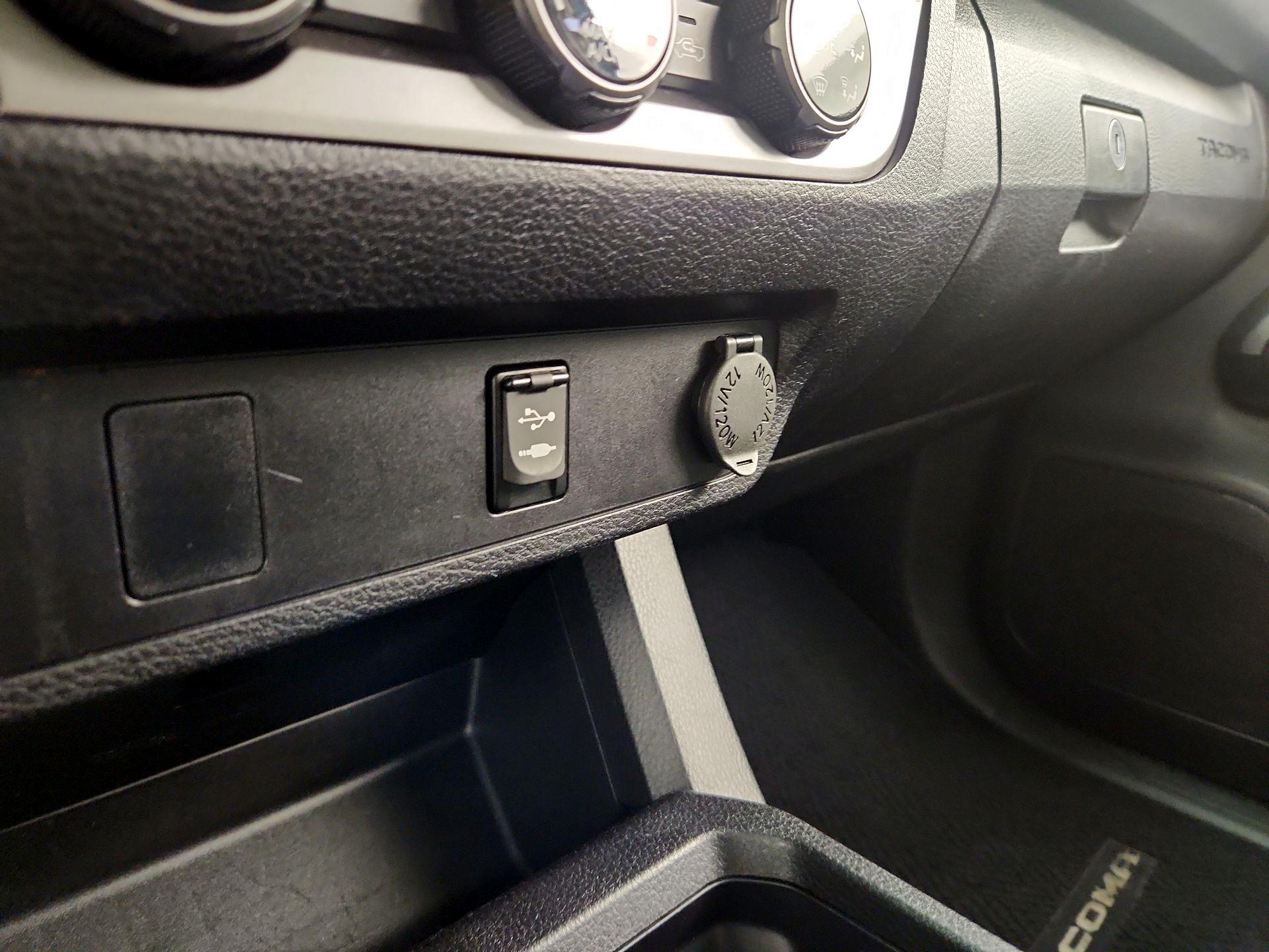 Thumbnail: 2016 Toyota Tacoma - 18