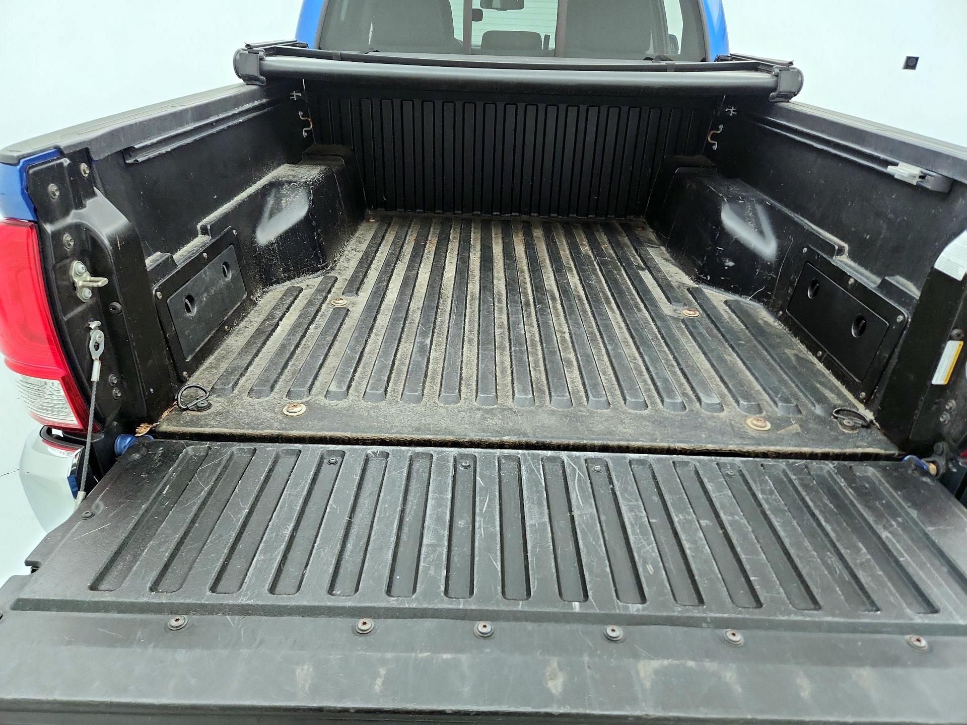 Thumbnail: 2016 Toyota Tacoma - 20