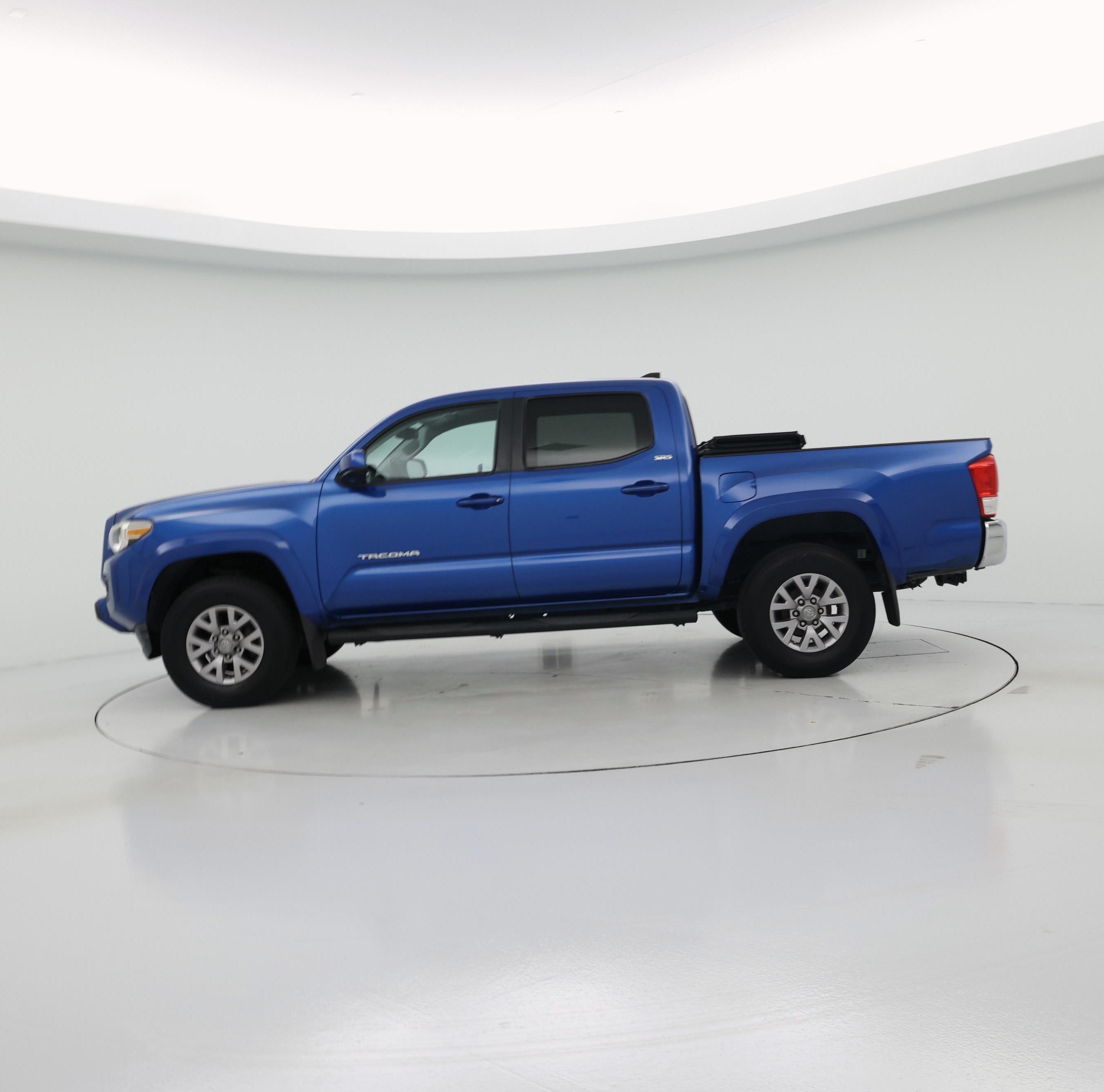 Thumbnail: 2016 Toyota Tacoma - 3