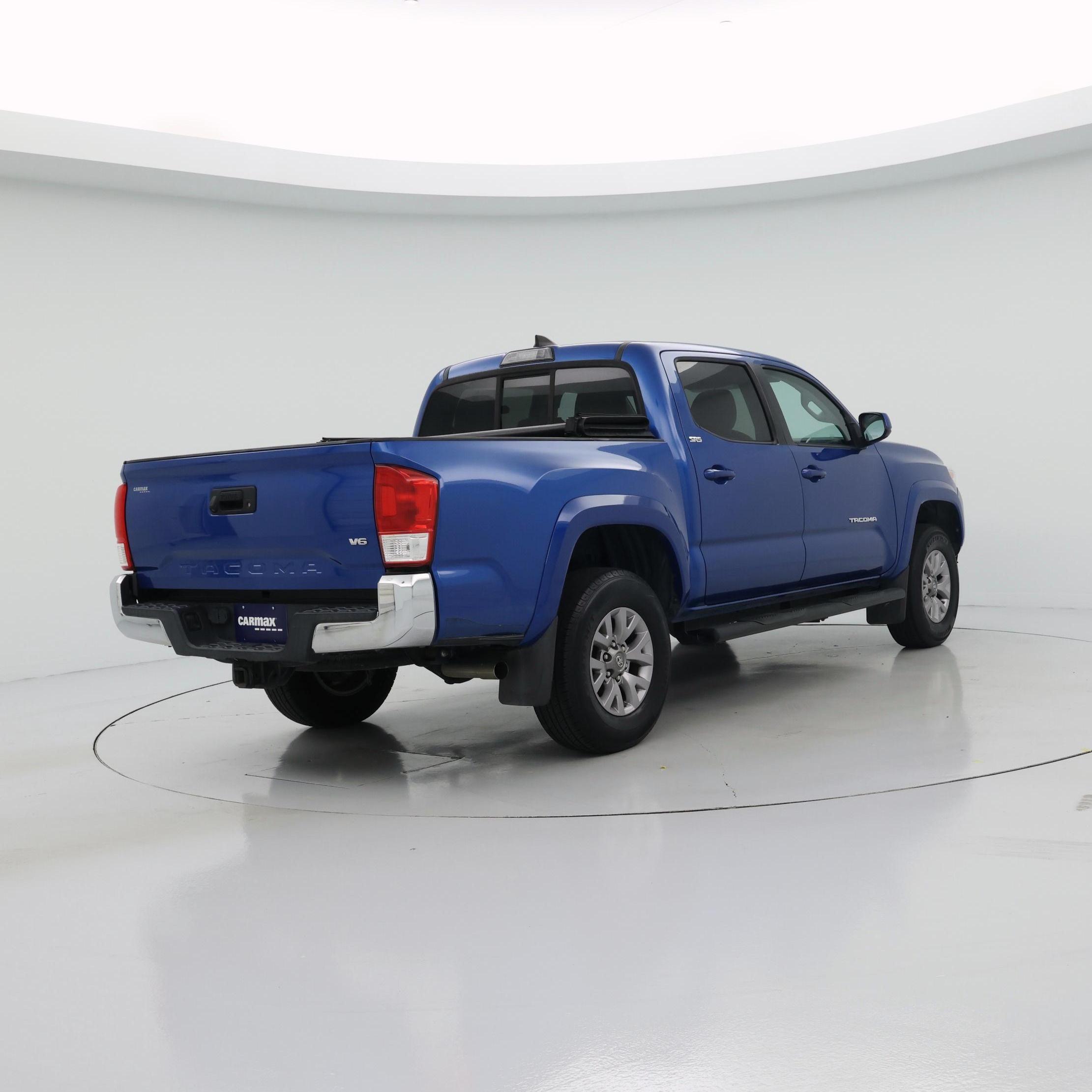 Thumbnail: 2016 Toyota Tacoma - 8