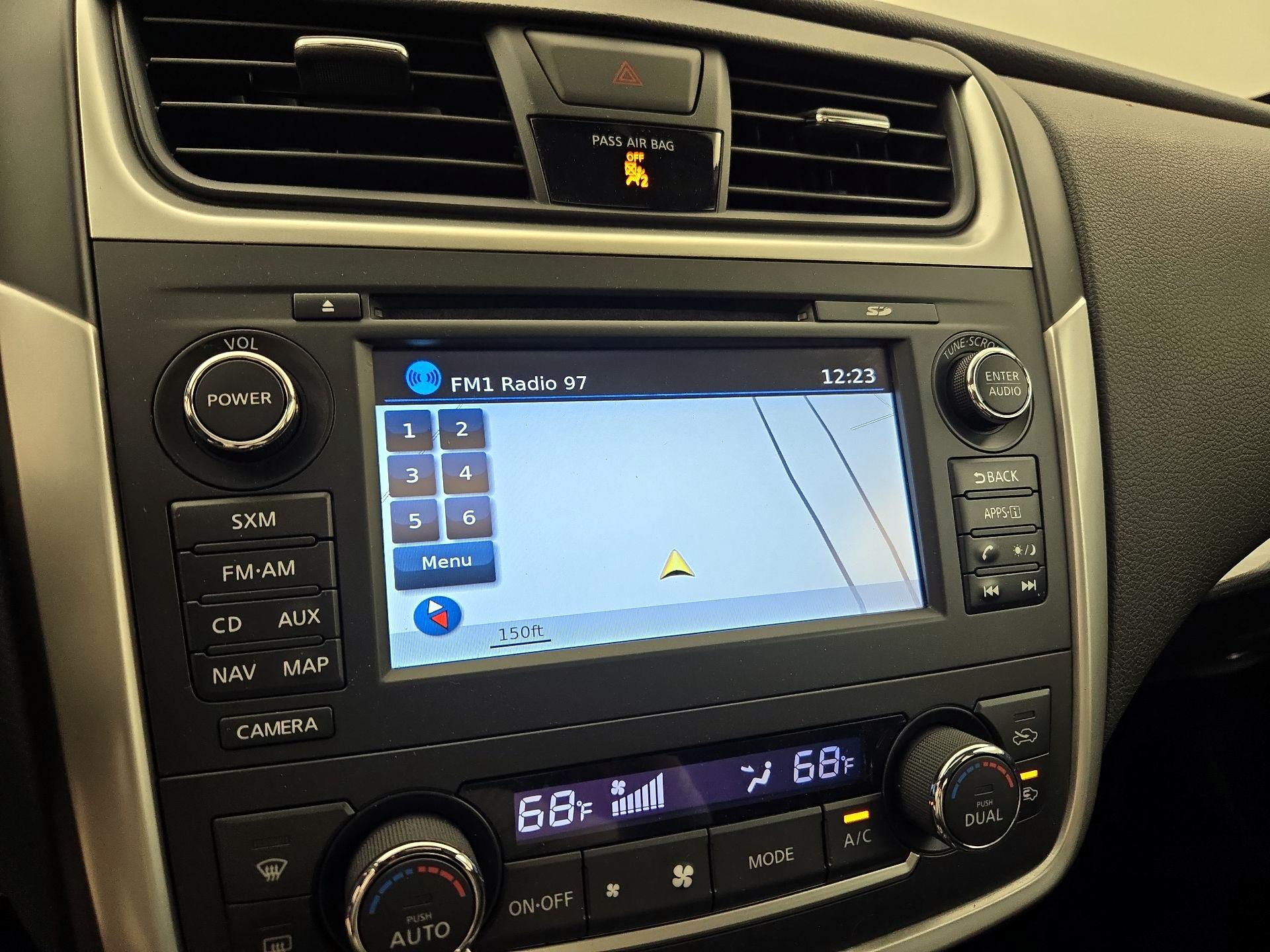 Thumbnail: 2016 Nissan Altima - 14