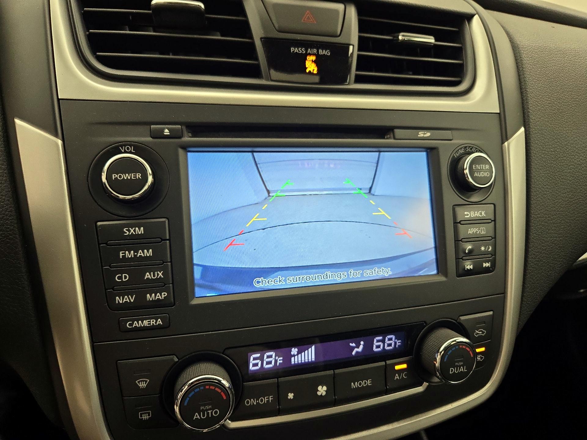 Thumbnail: 2016 Nissan Altima - 15