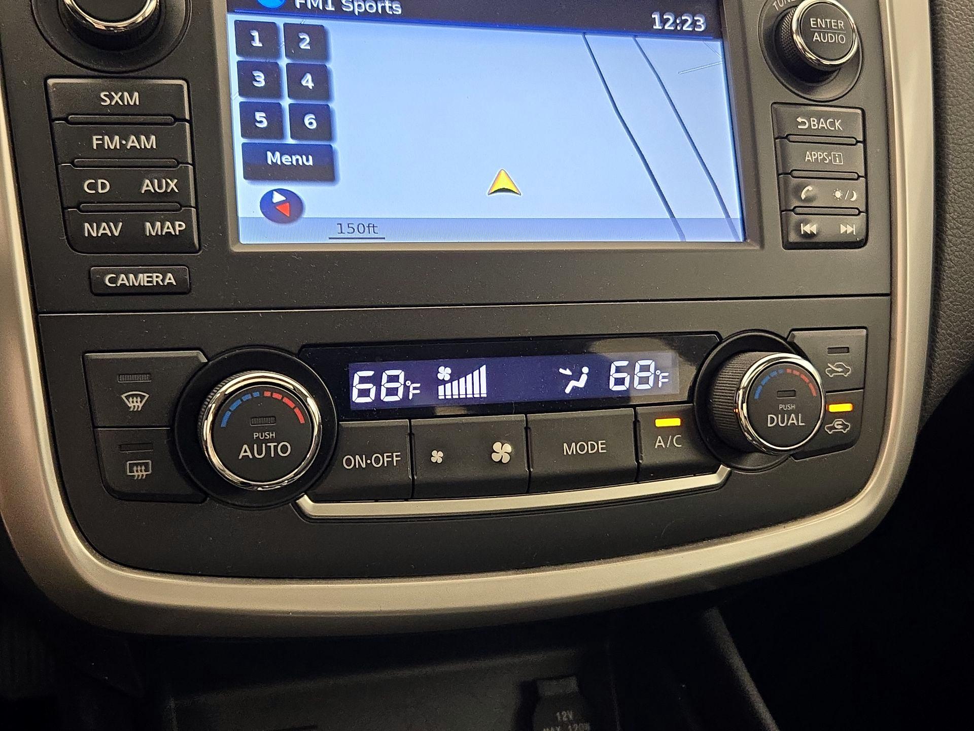 Thumbnail: 2016 Nissan Altima - 17