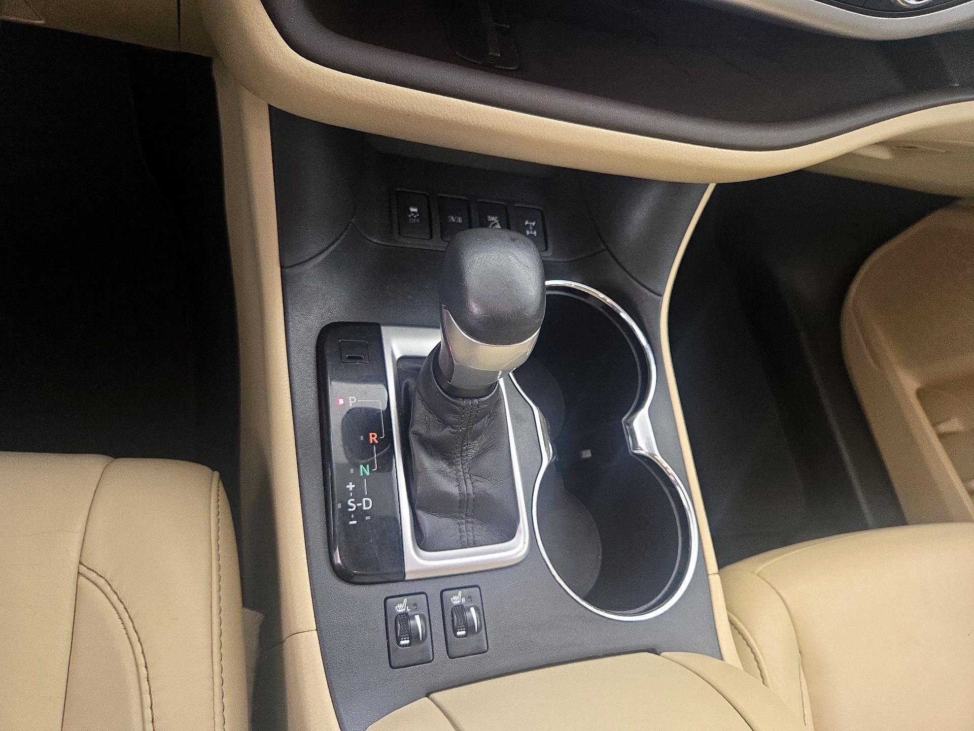 Thumbnail: 2016 Toyota Highlander - 18