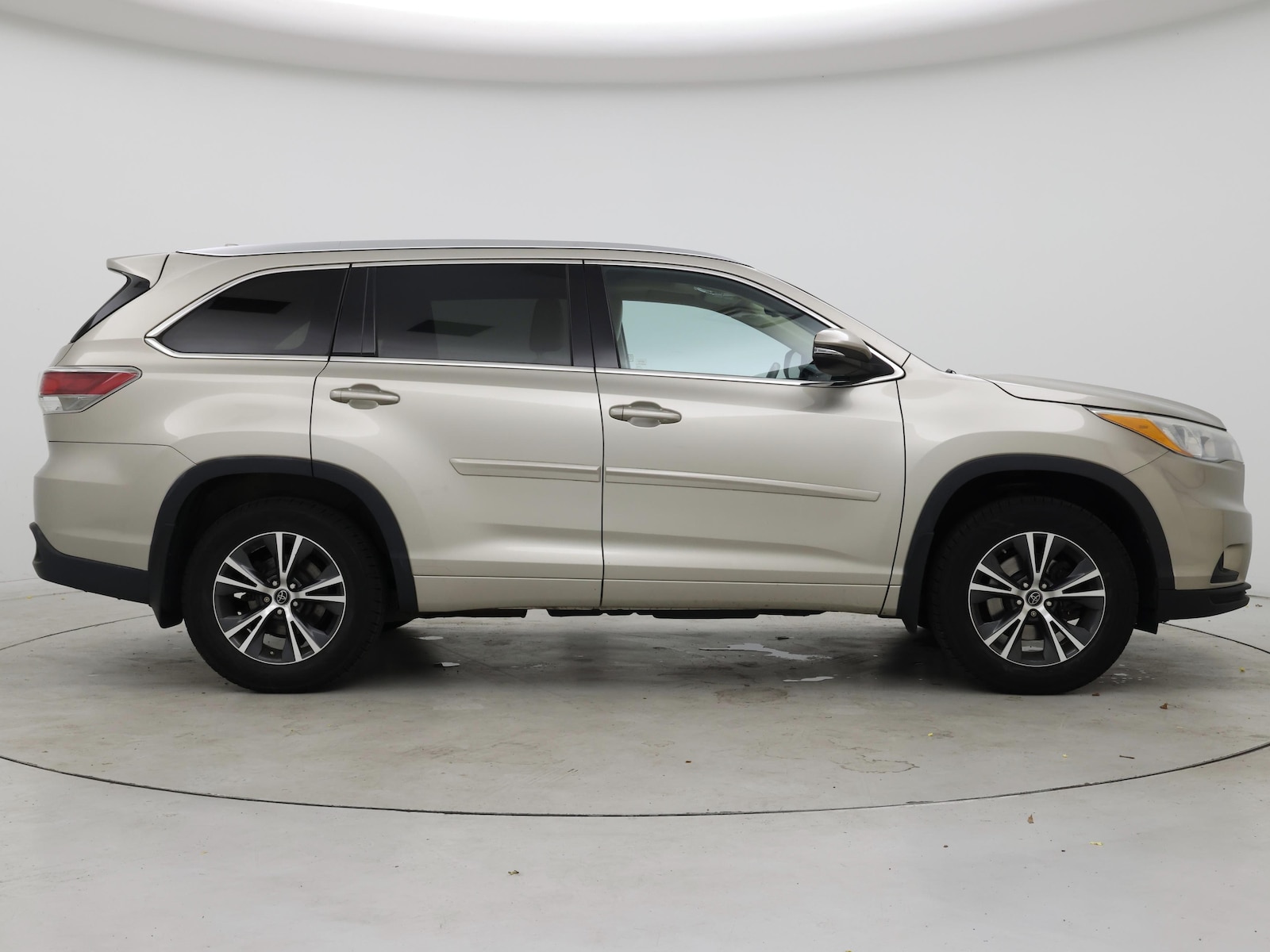 2016 Toyota Highlander XLE - Photo 8