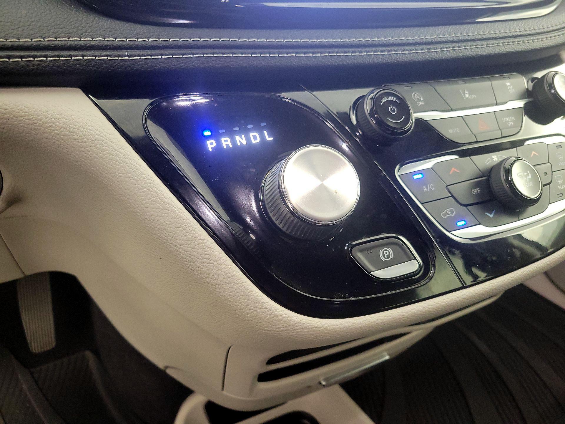 Thumbnail: 2022 Chrysler Pacifica - 17
