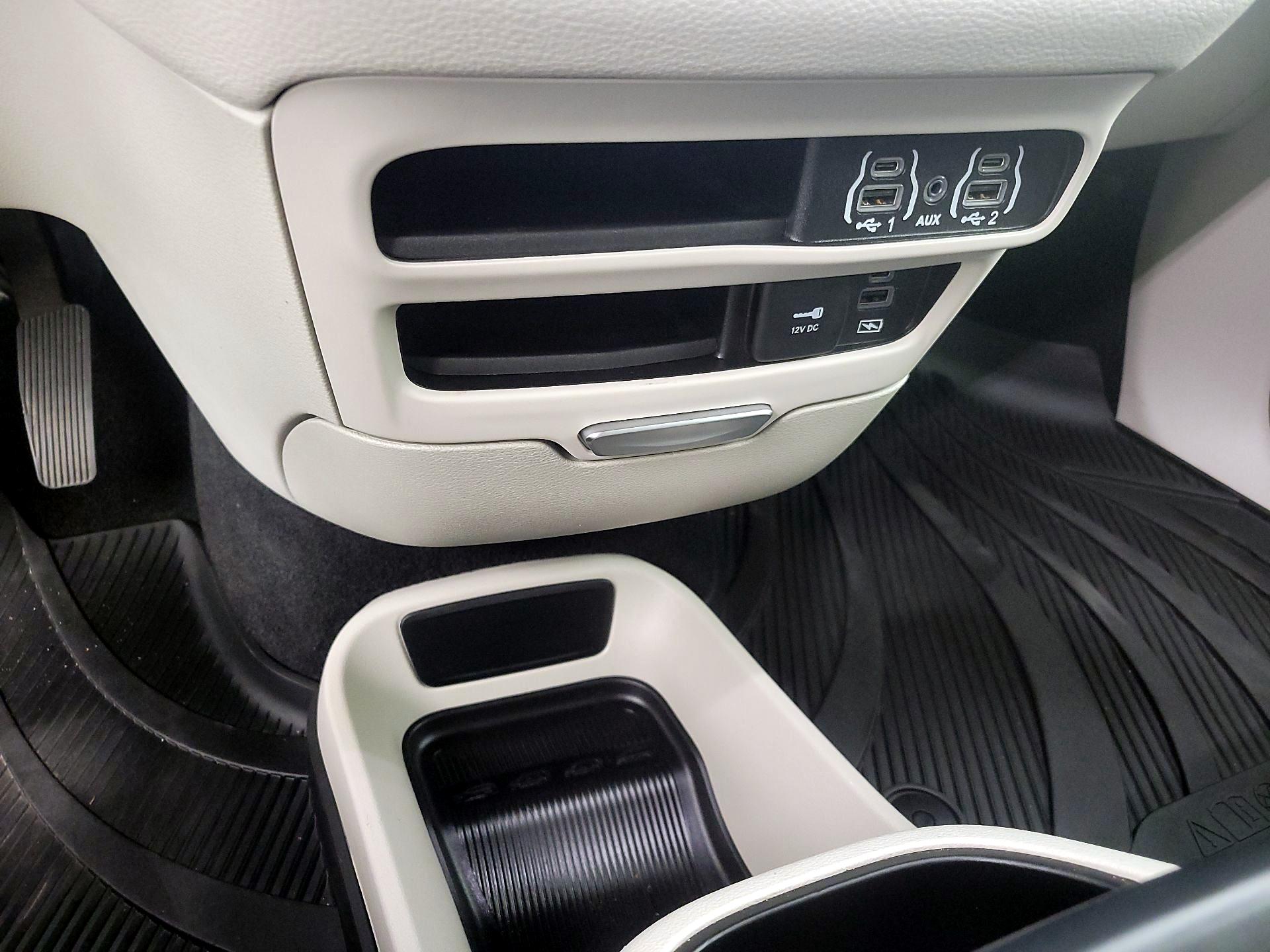 Thumbnail: 2022 Chrysler Pacifica - 18
