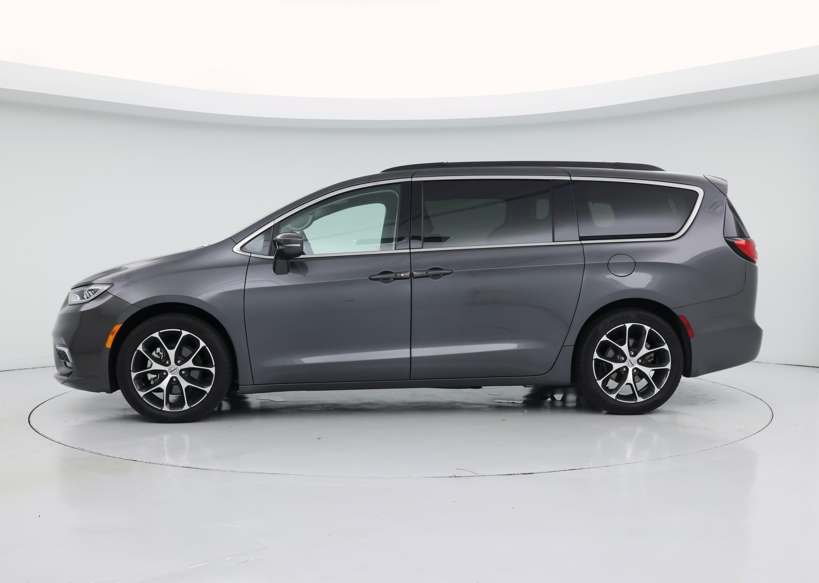 Thumbnail: 2022 Chrysler Pacifica - 3