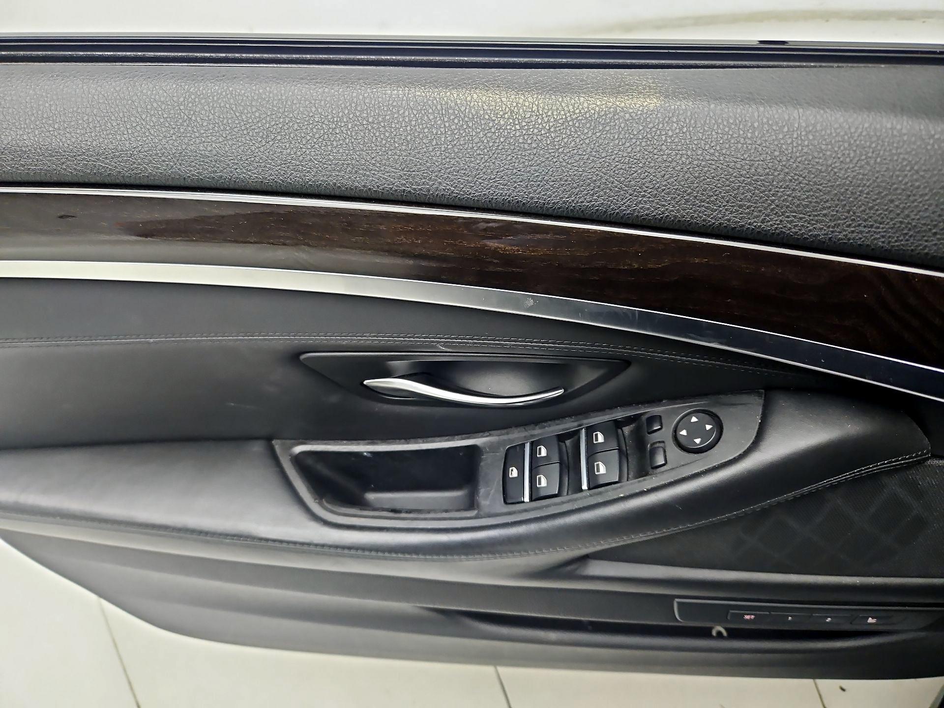 Thumbnail: 2015 BMW 5 Series - 12