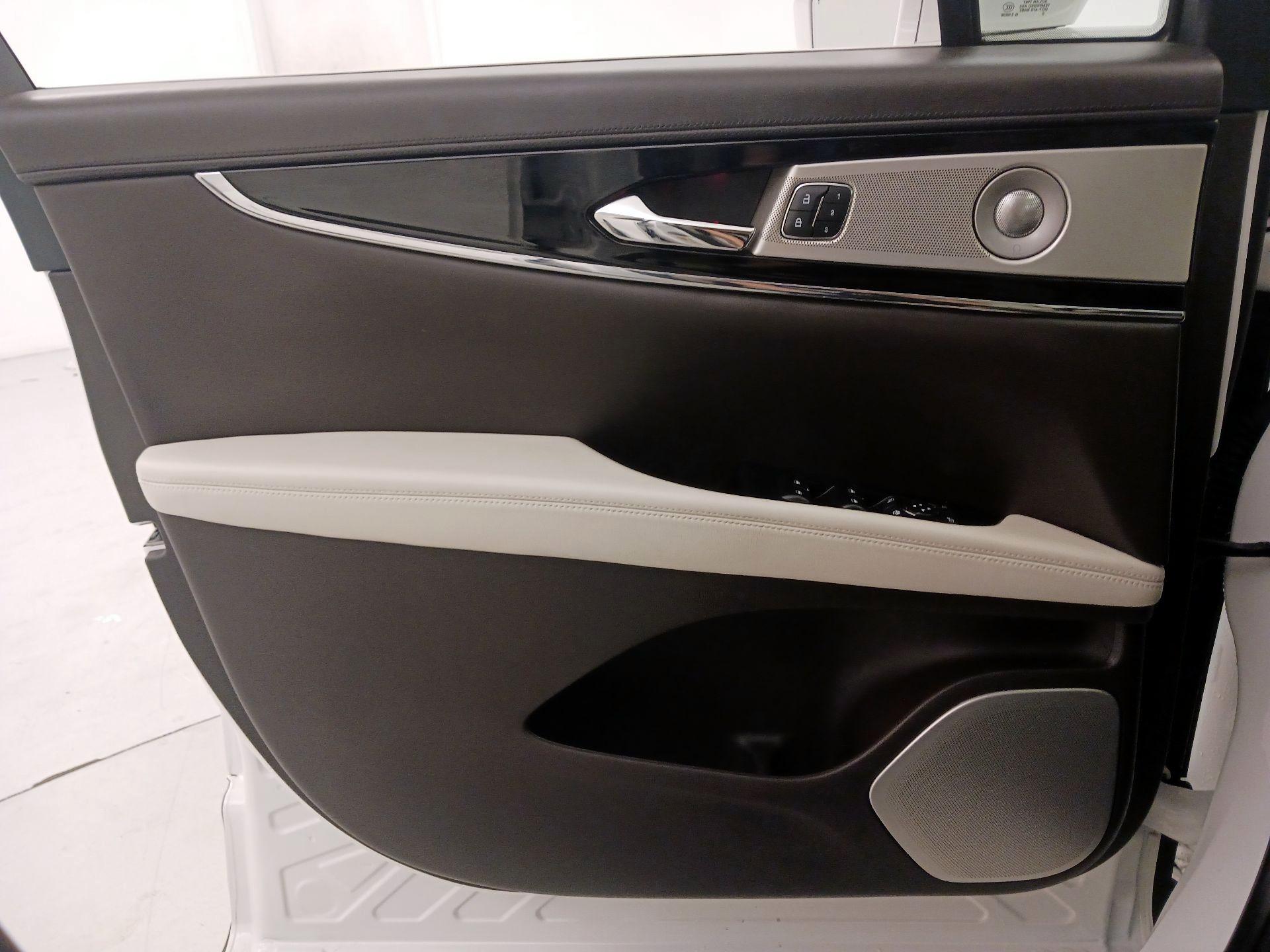 Thumbnail: 2022 Lincoln Nautilus - 12