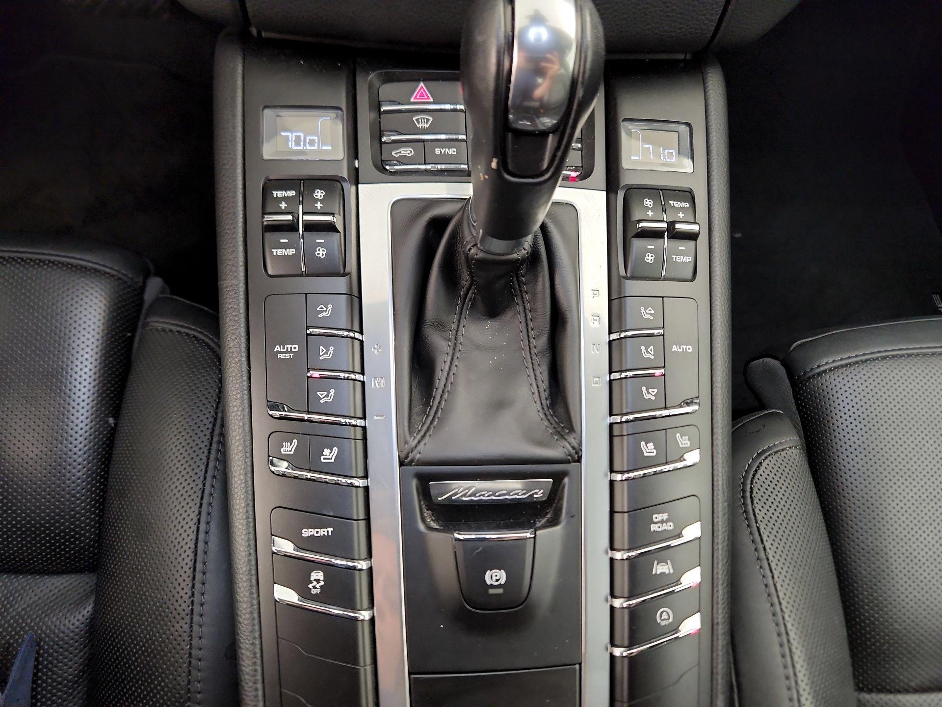 Thumbnail: 2018 Porsche Macan - 16